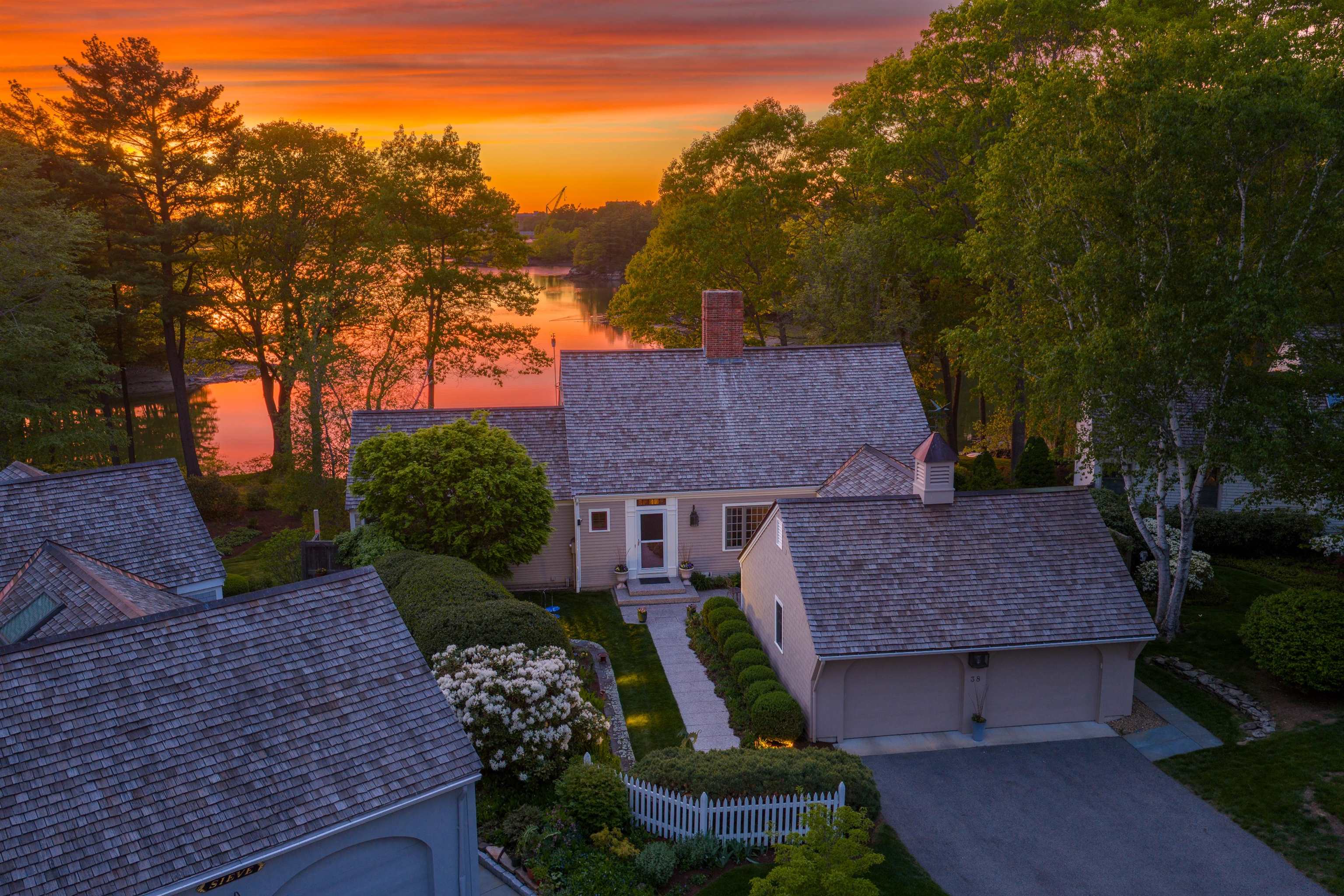 38 Ducks Head Rd, New Castle, NH 03854
