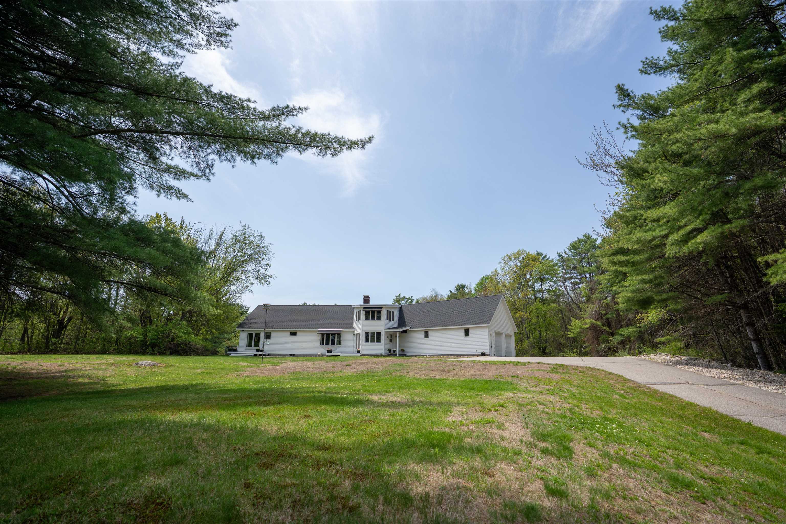 20 Mirror Lake Dr, Tuftonboro, NH 03853