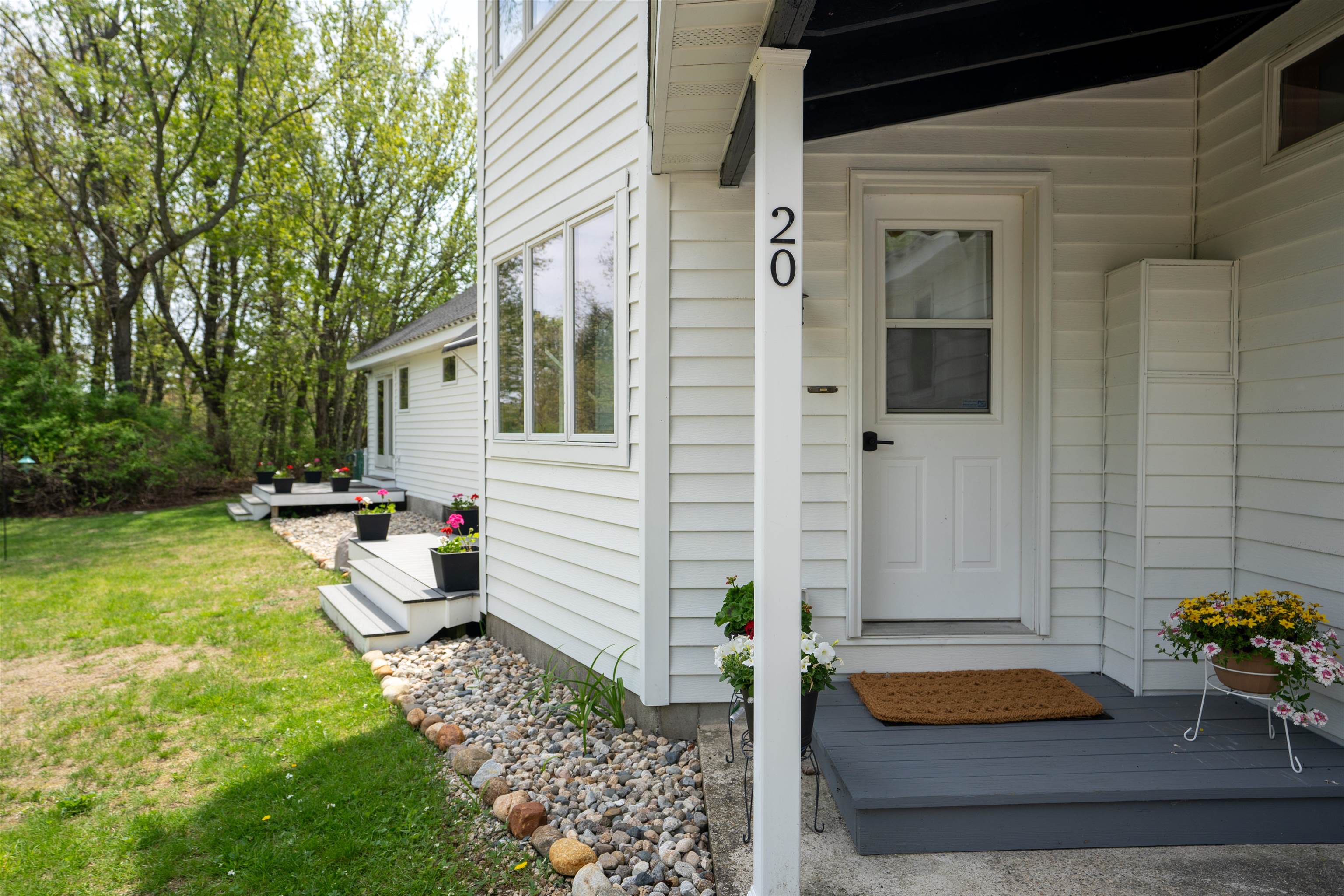 20 Mirror Lake Dr, Tuftonboro, NH 03853