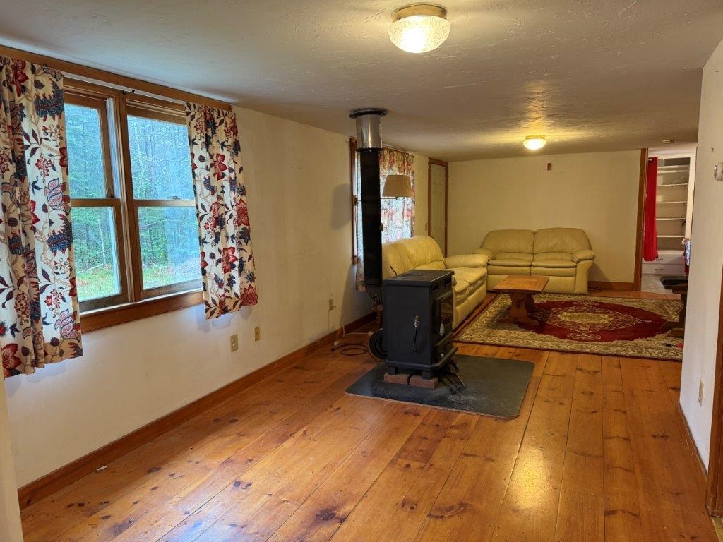 Pine Floors 25281425