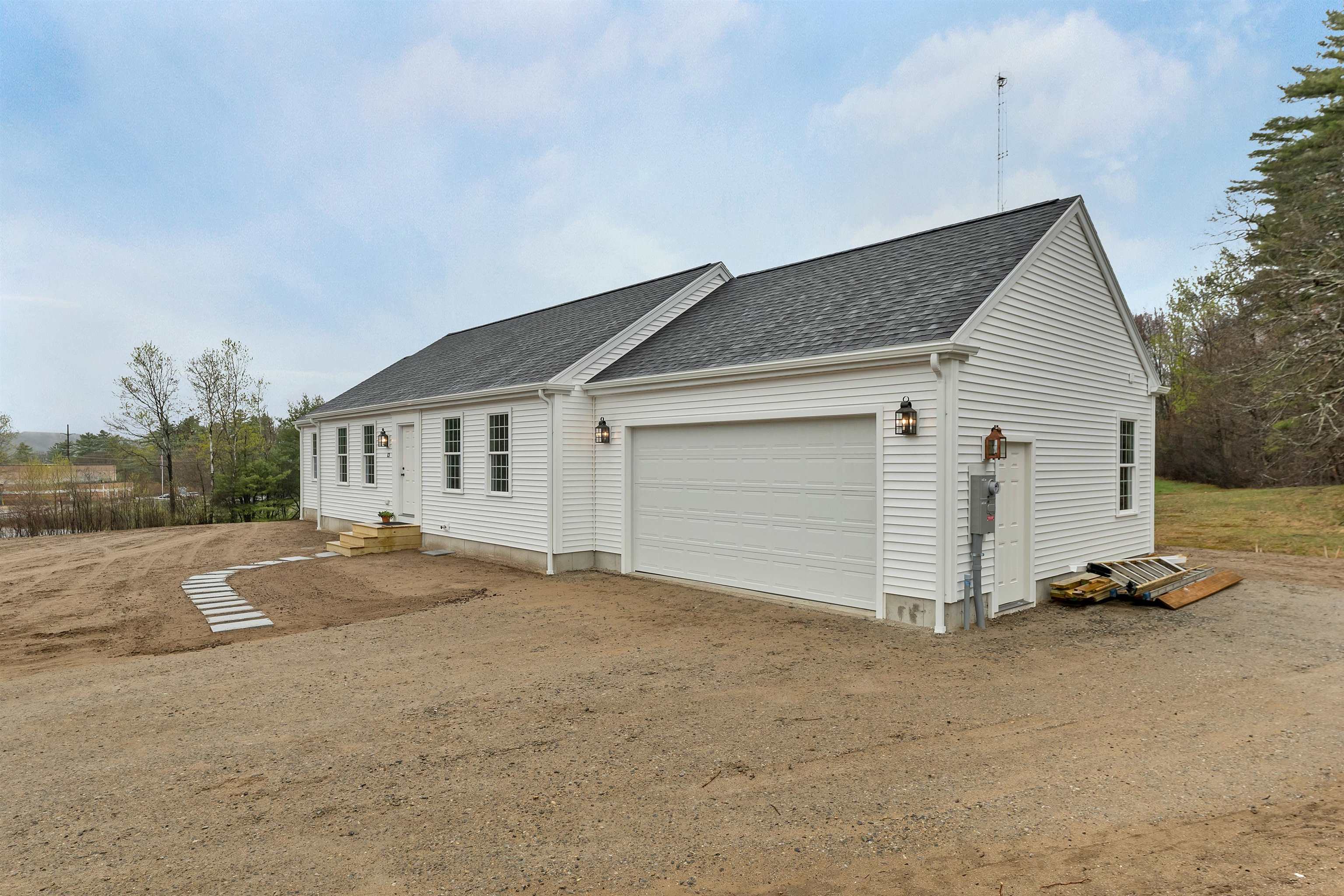 12 Piper St, Franklin, NH 03235