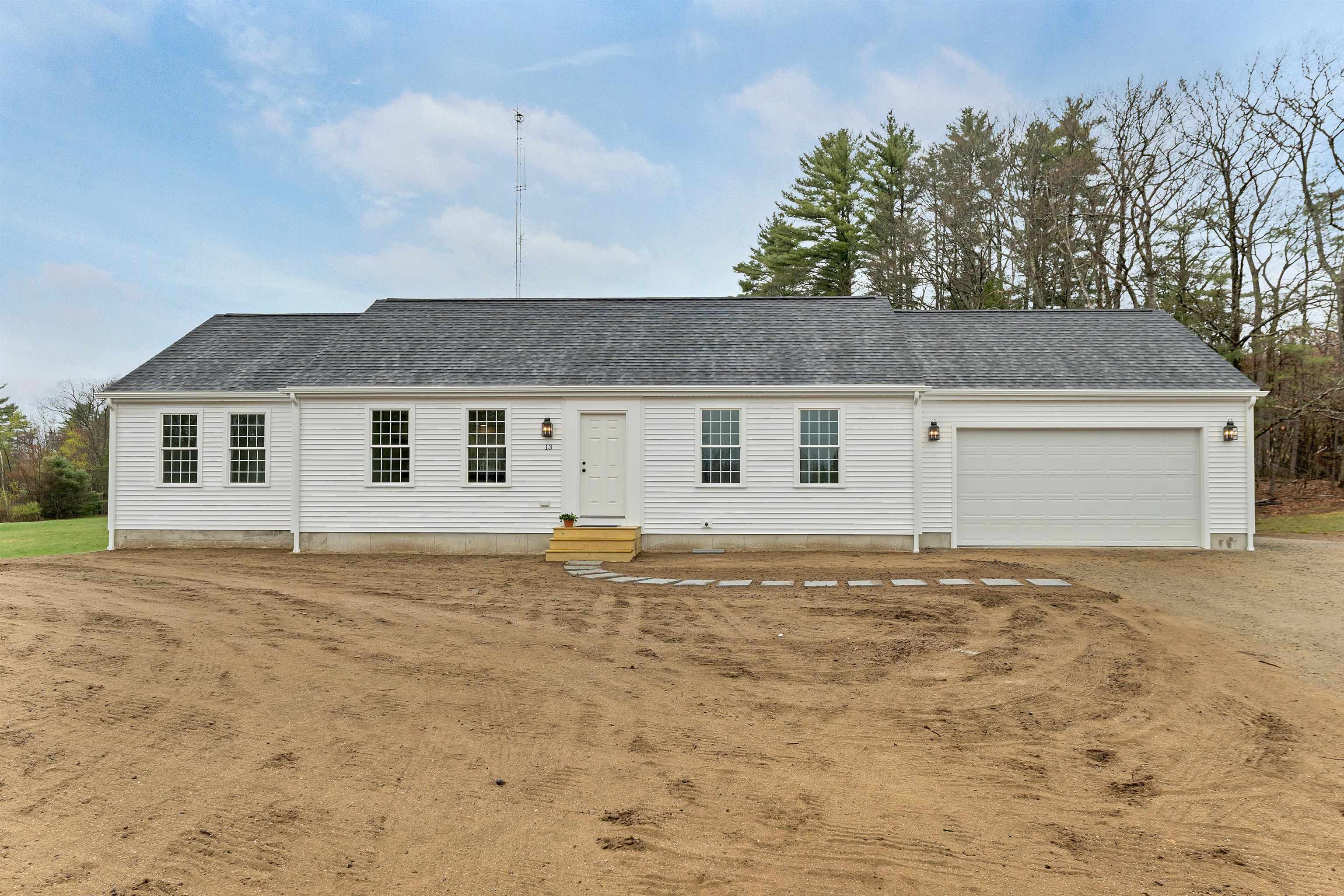 12 Piper St, Franklin, NH 03235