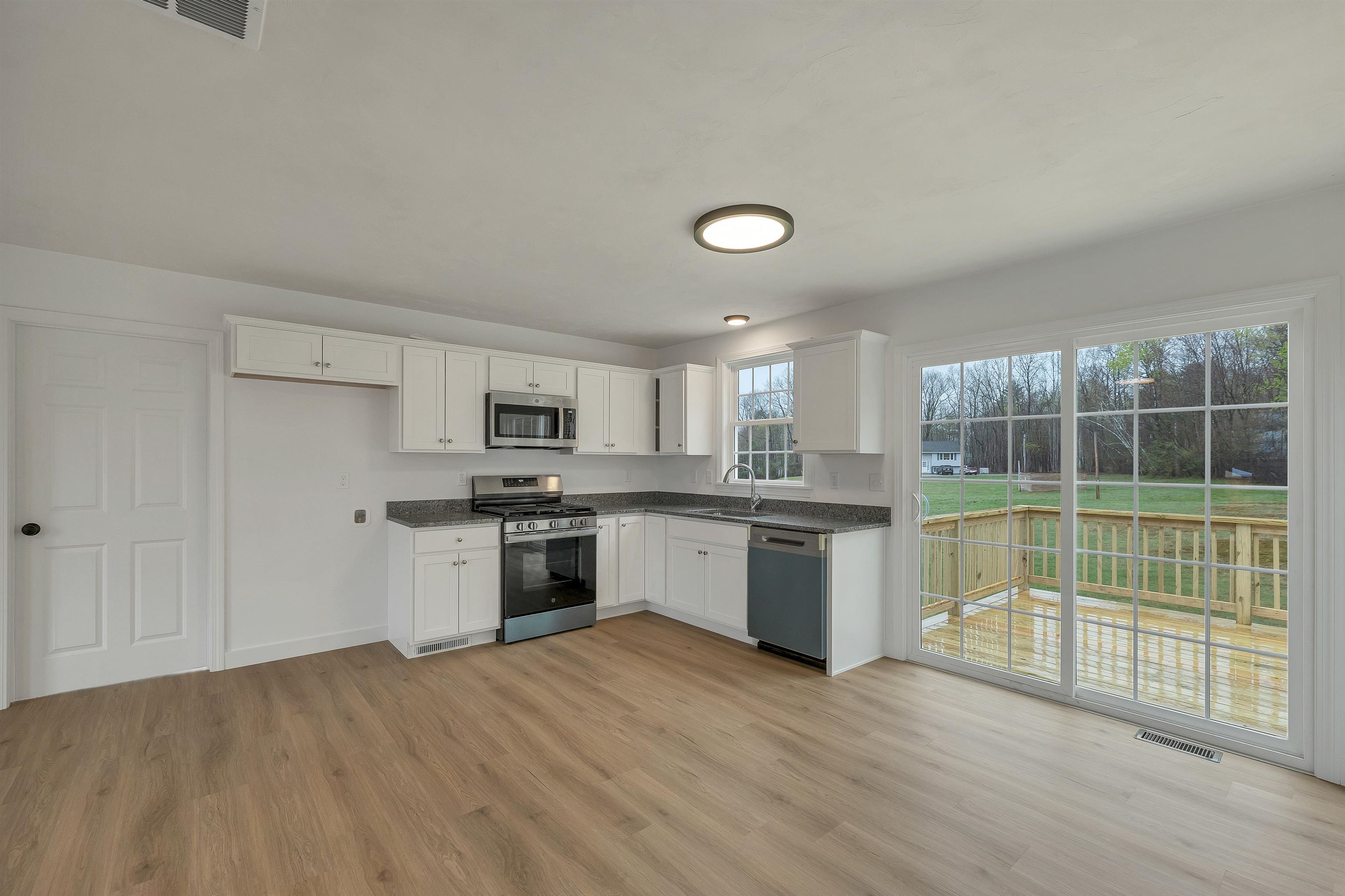 12 Piper St, Franklin, NH 03235