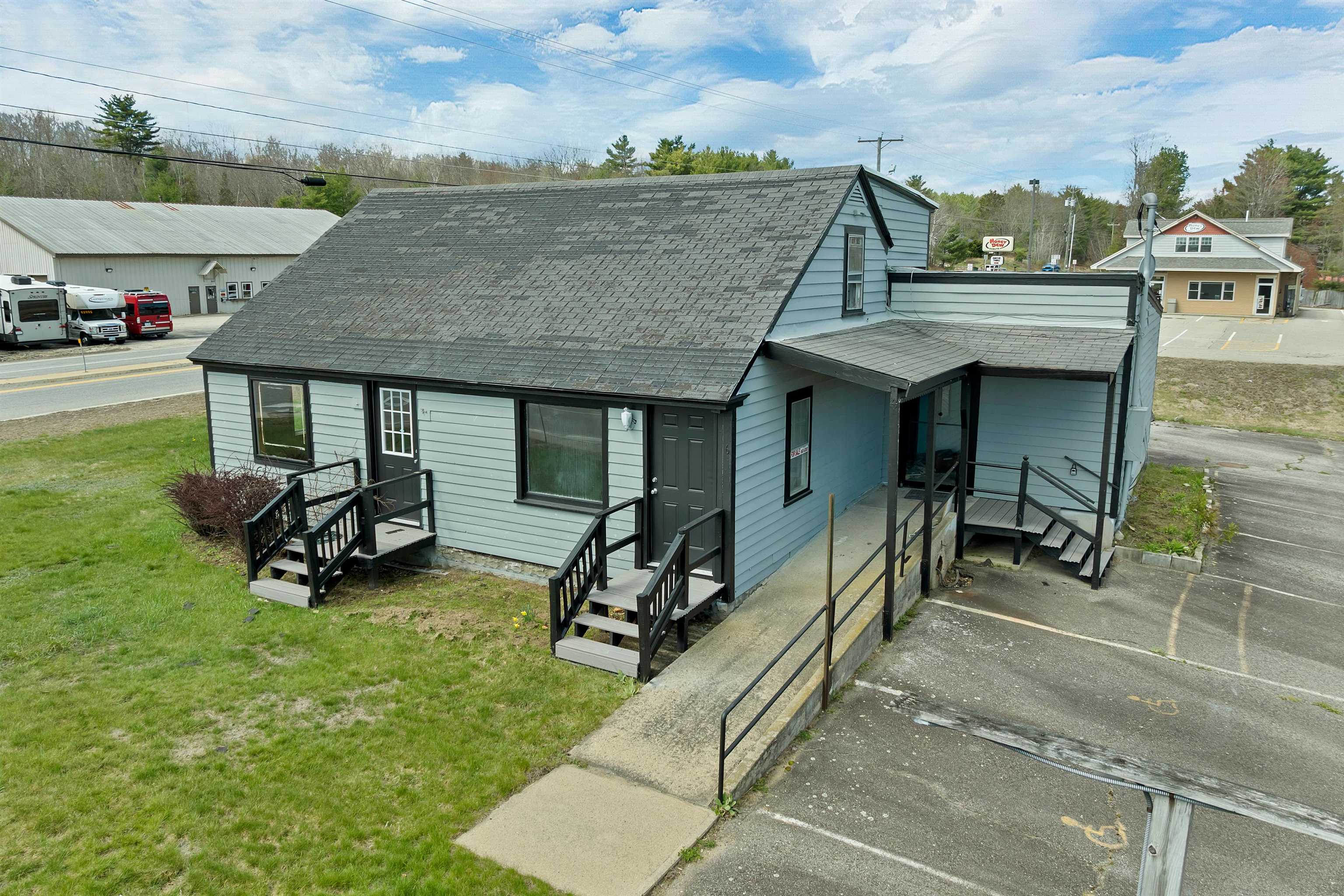 6 Main St, Farmington, NH 03835