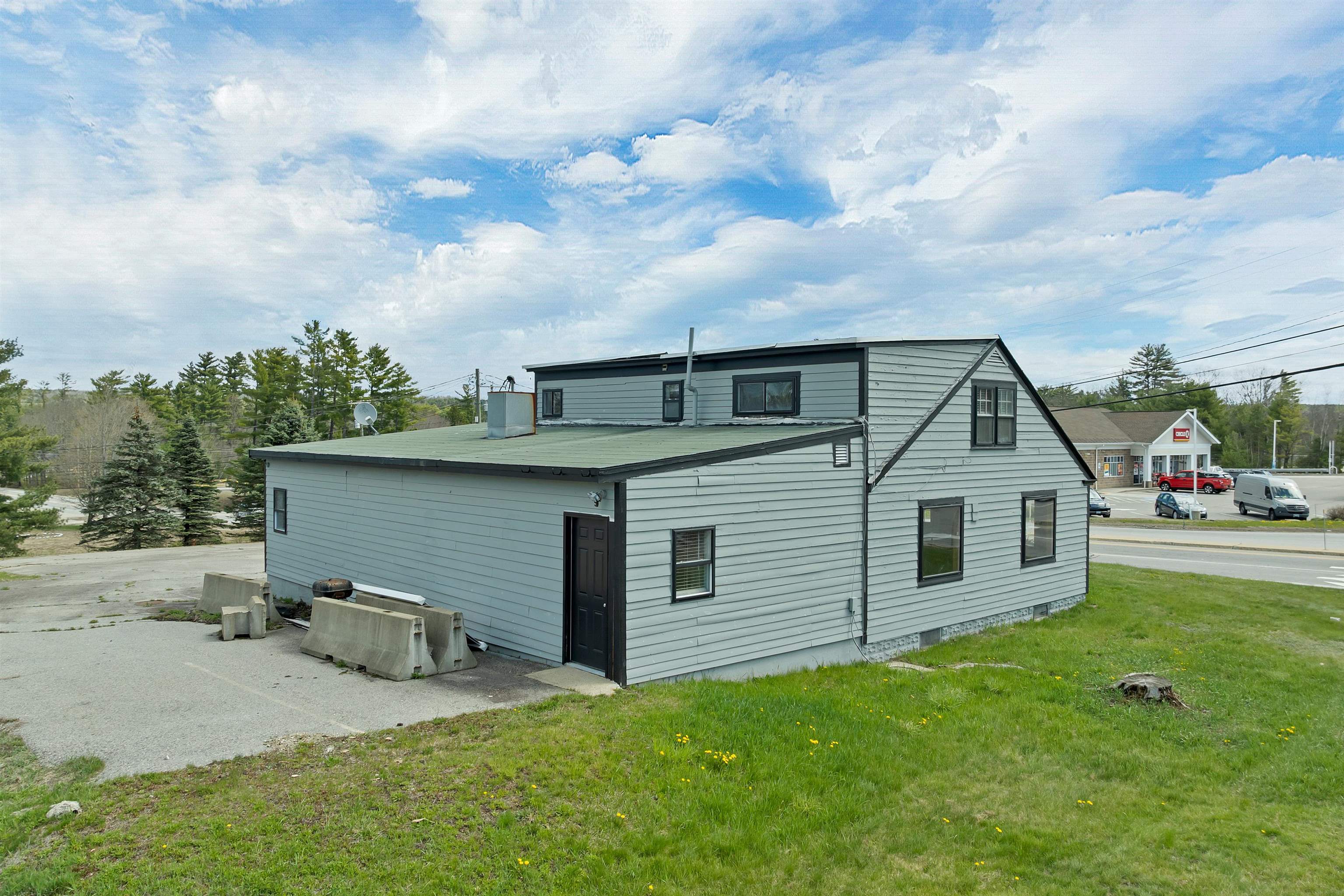 6 Main St, Farmington, NH 03835