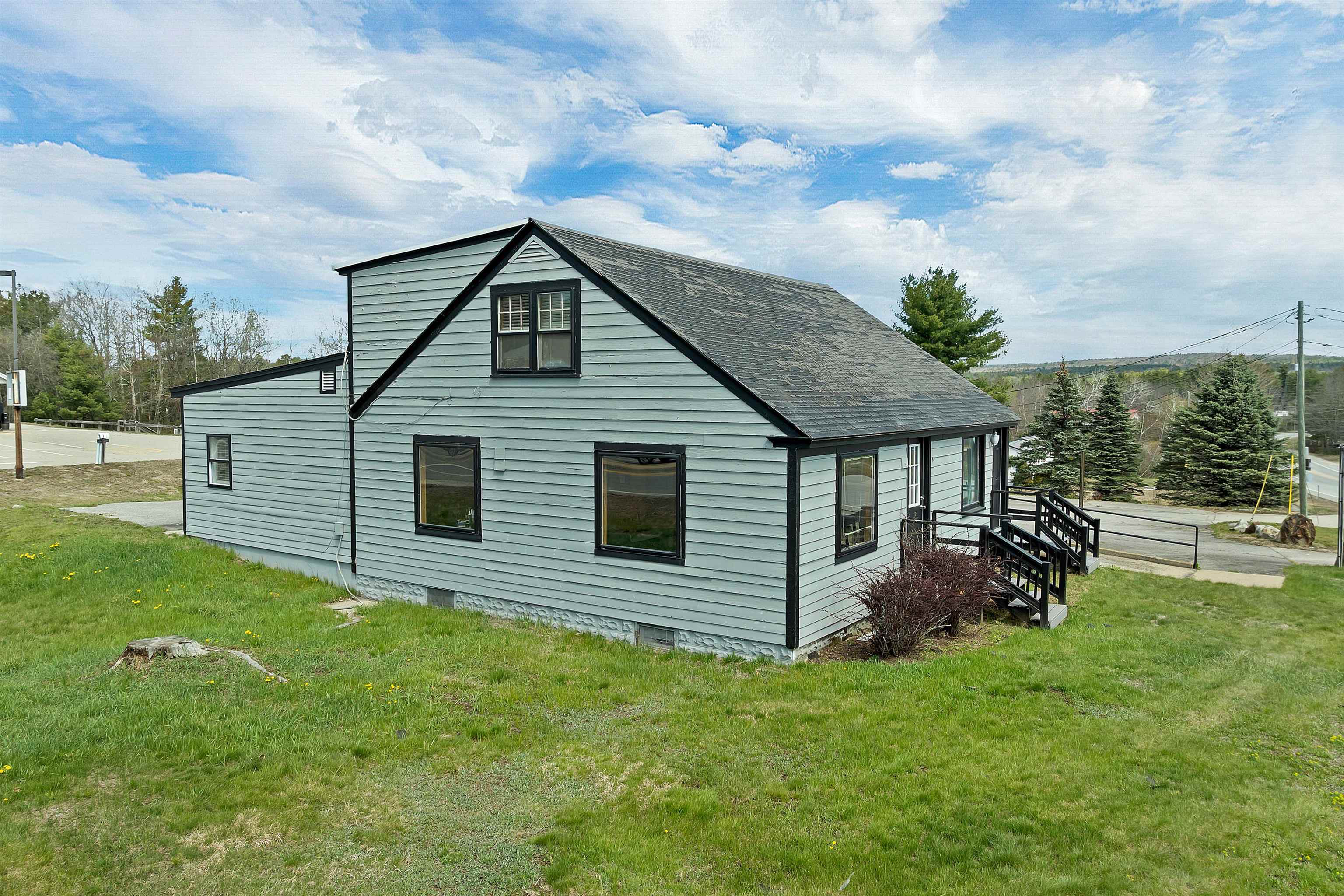 6 Main St, Farmington, NH 03835
