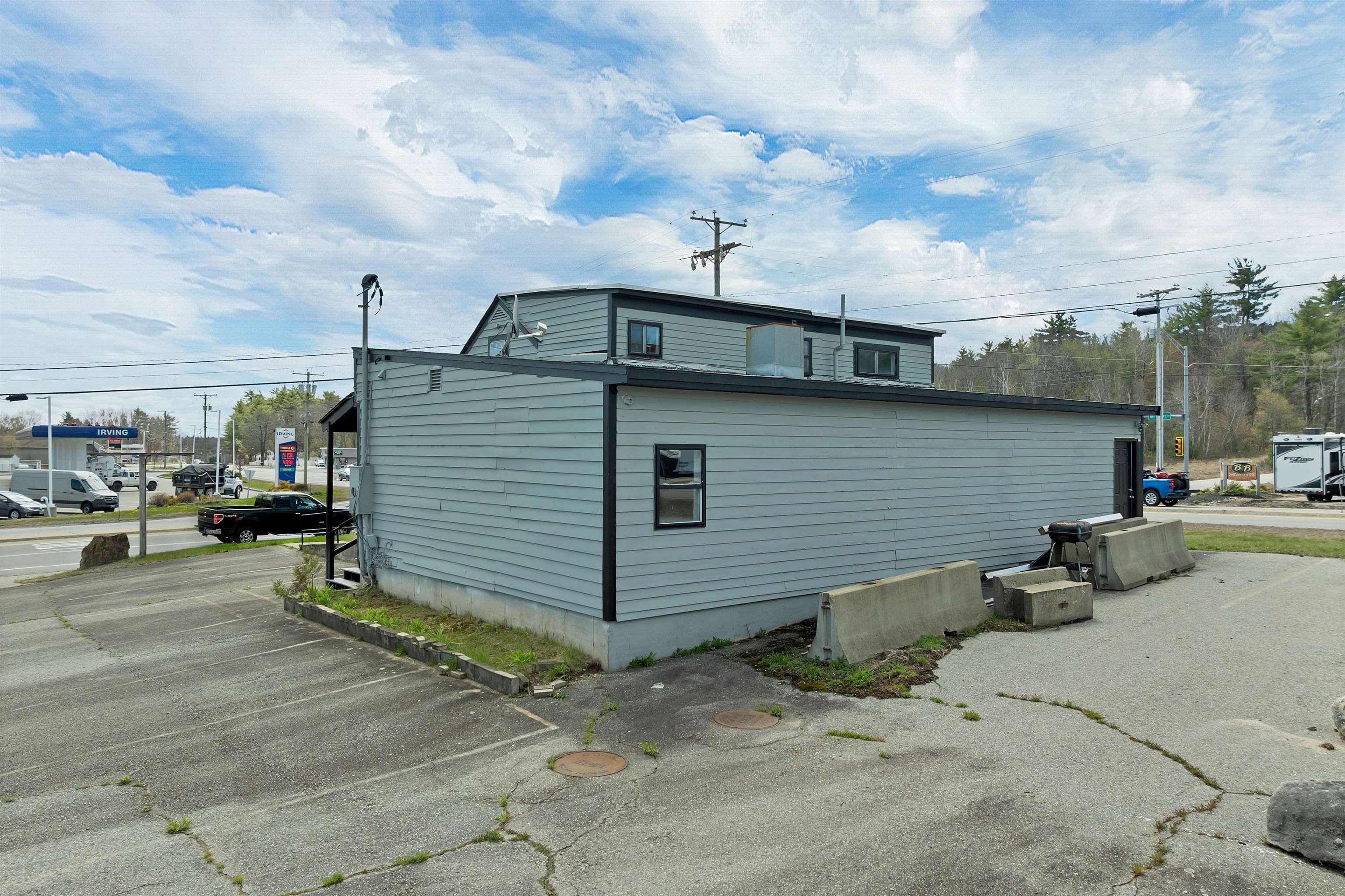 6 Main St, Farmington, NH 03835