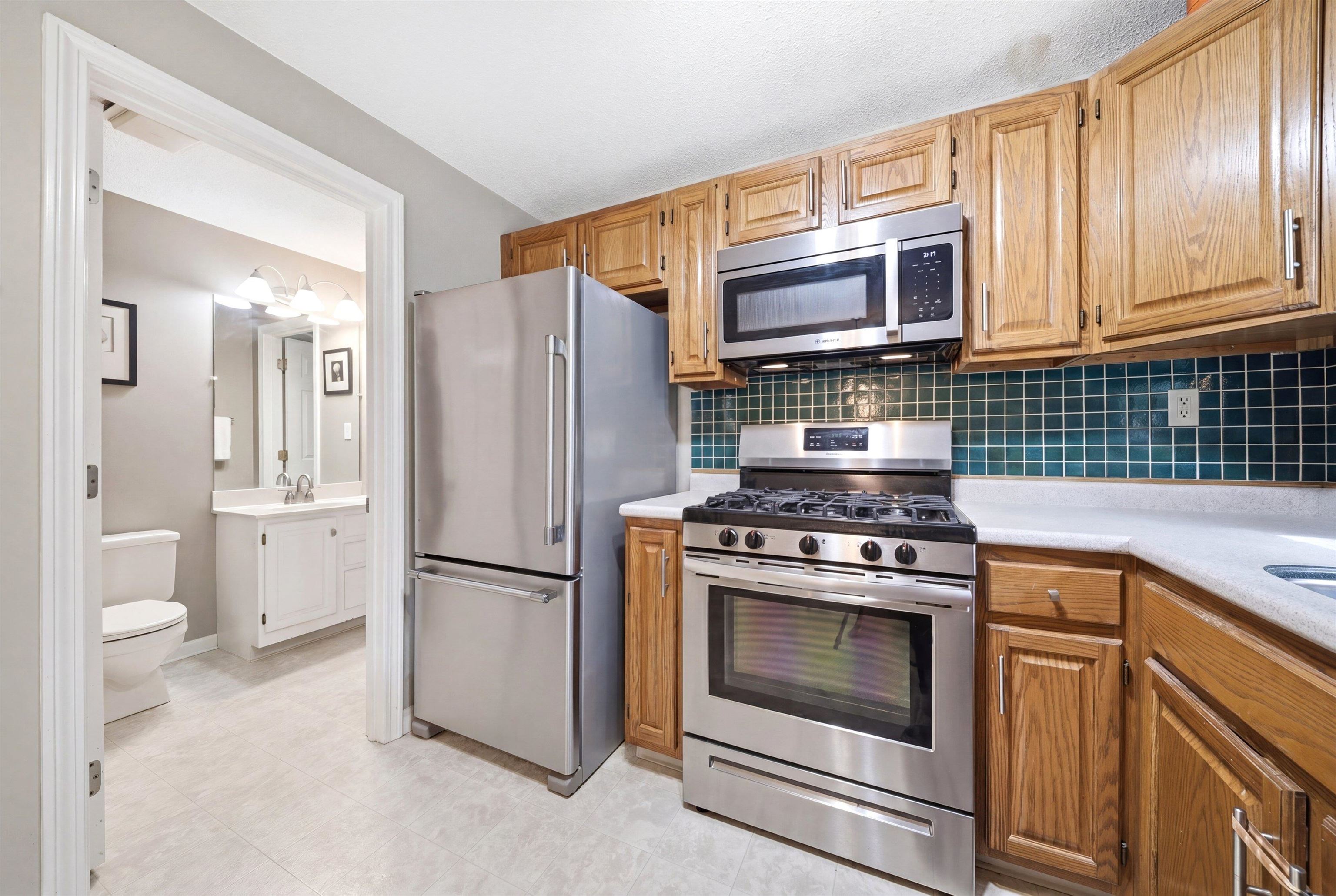 16 Salisbury Rd, Nashua, NH 03064