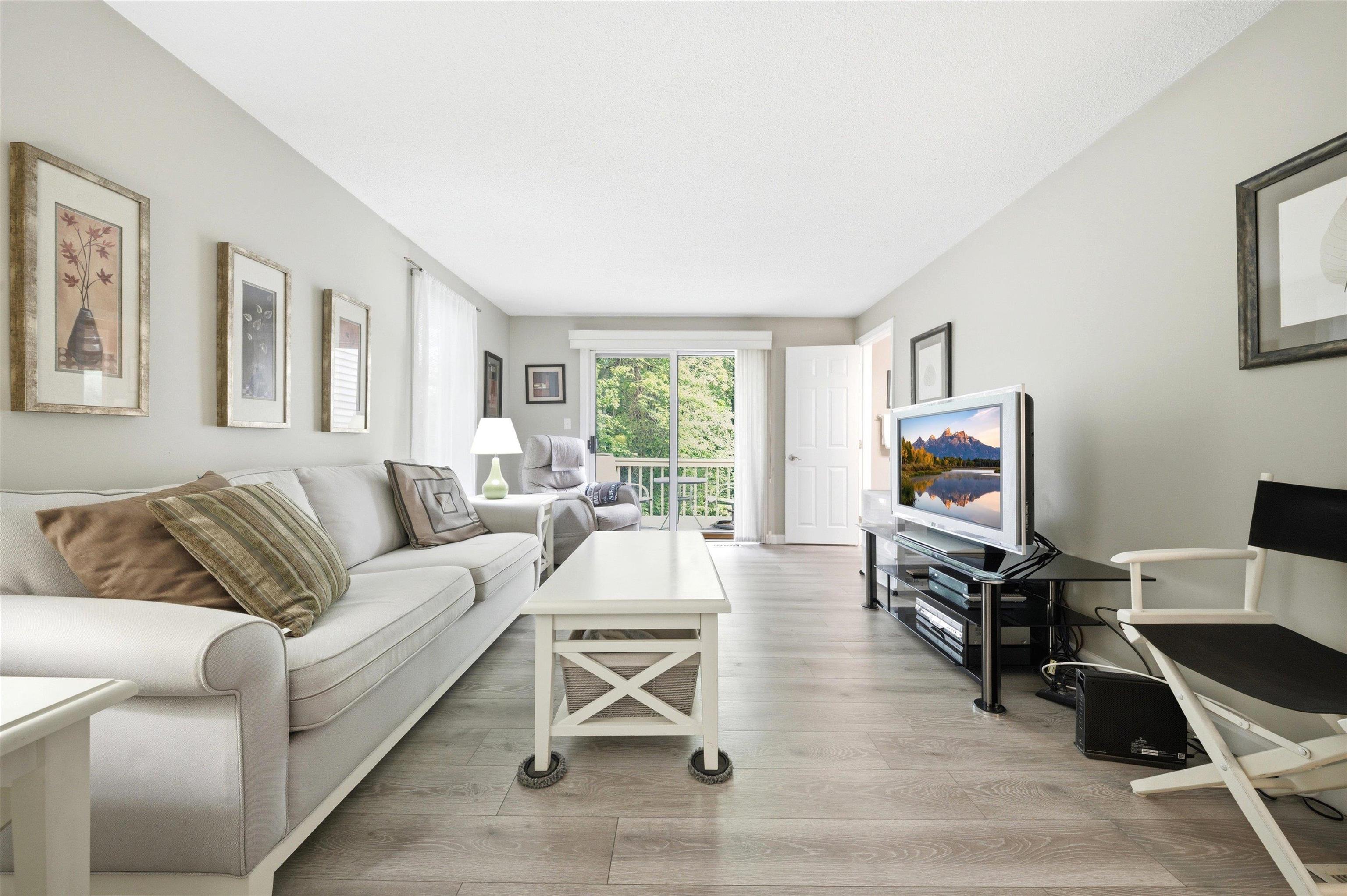 16 Salisbury Rd, Nashua, NH 03064