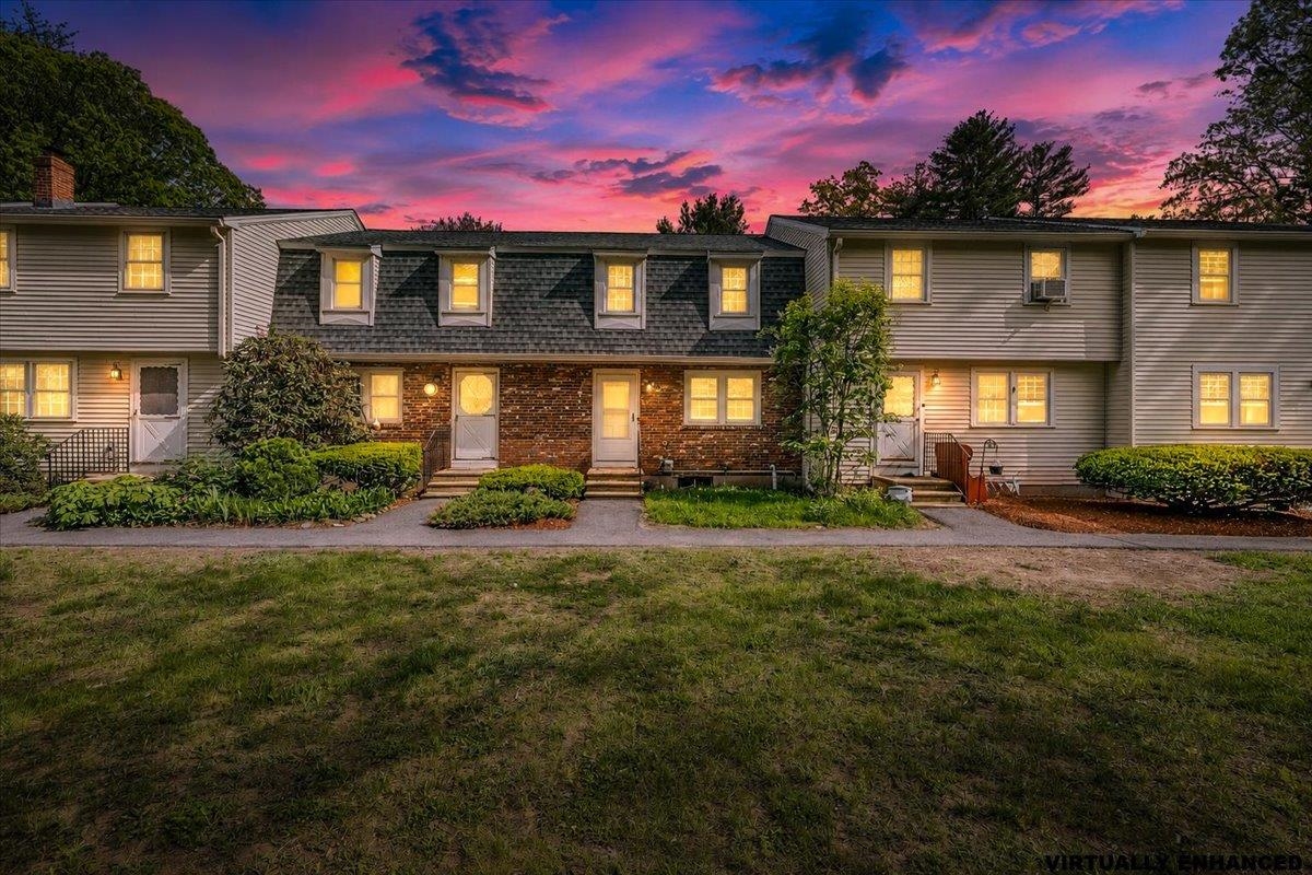 20 Olde Country Village, Londonderry, NH 03053