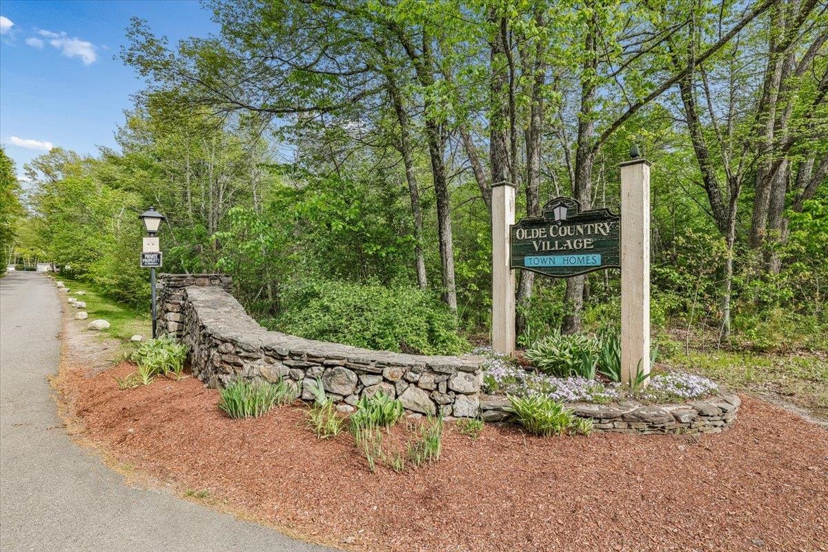 20 Olde Country Village, Londonderry, NH 03053