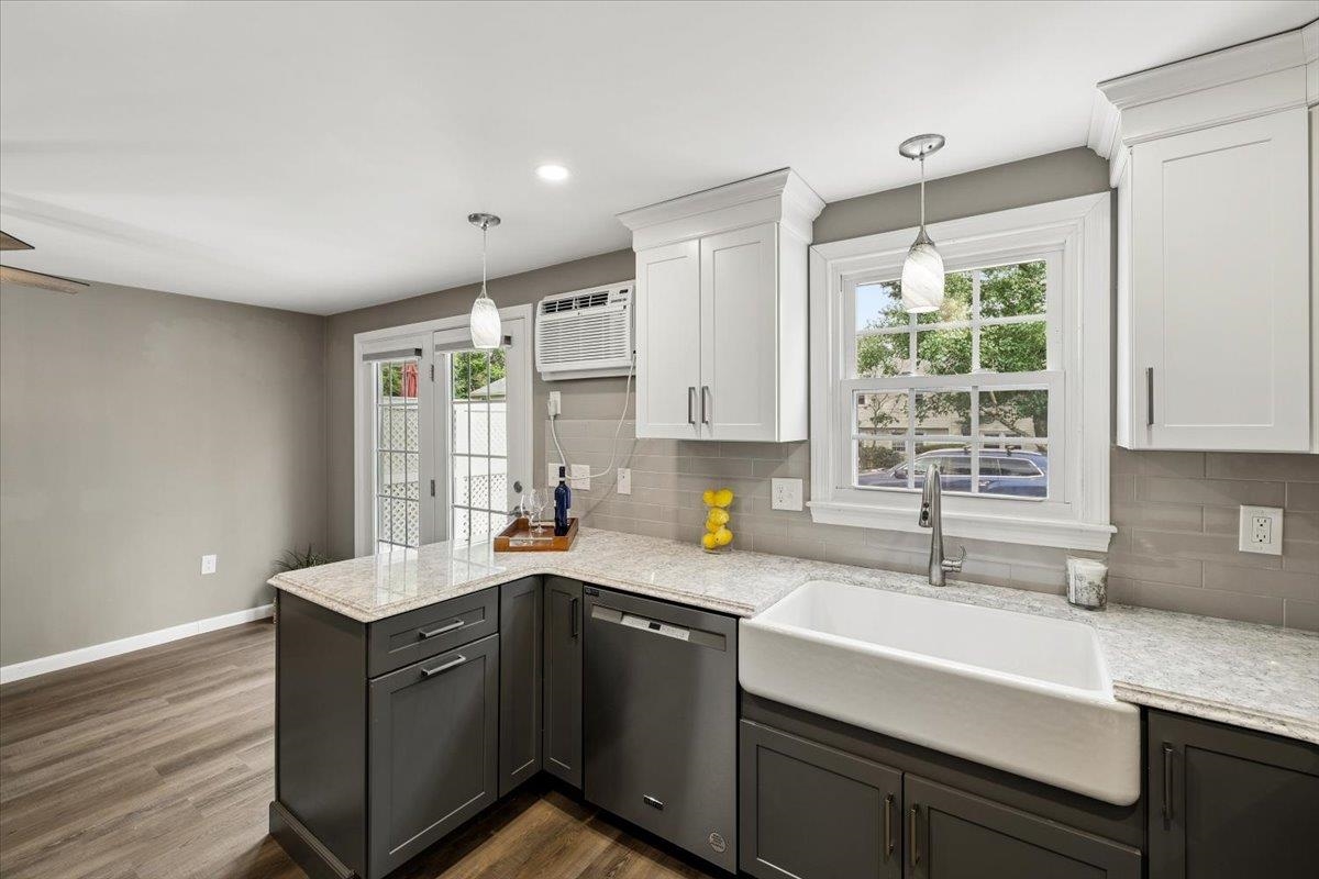 20 Olde Country Village, Londonderry, NH 03053