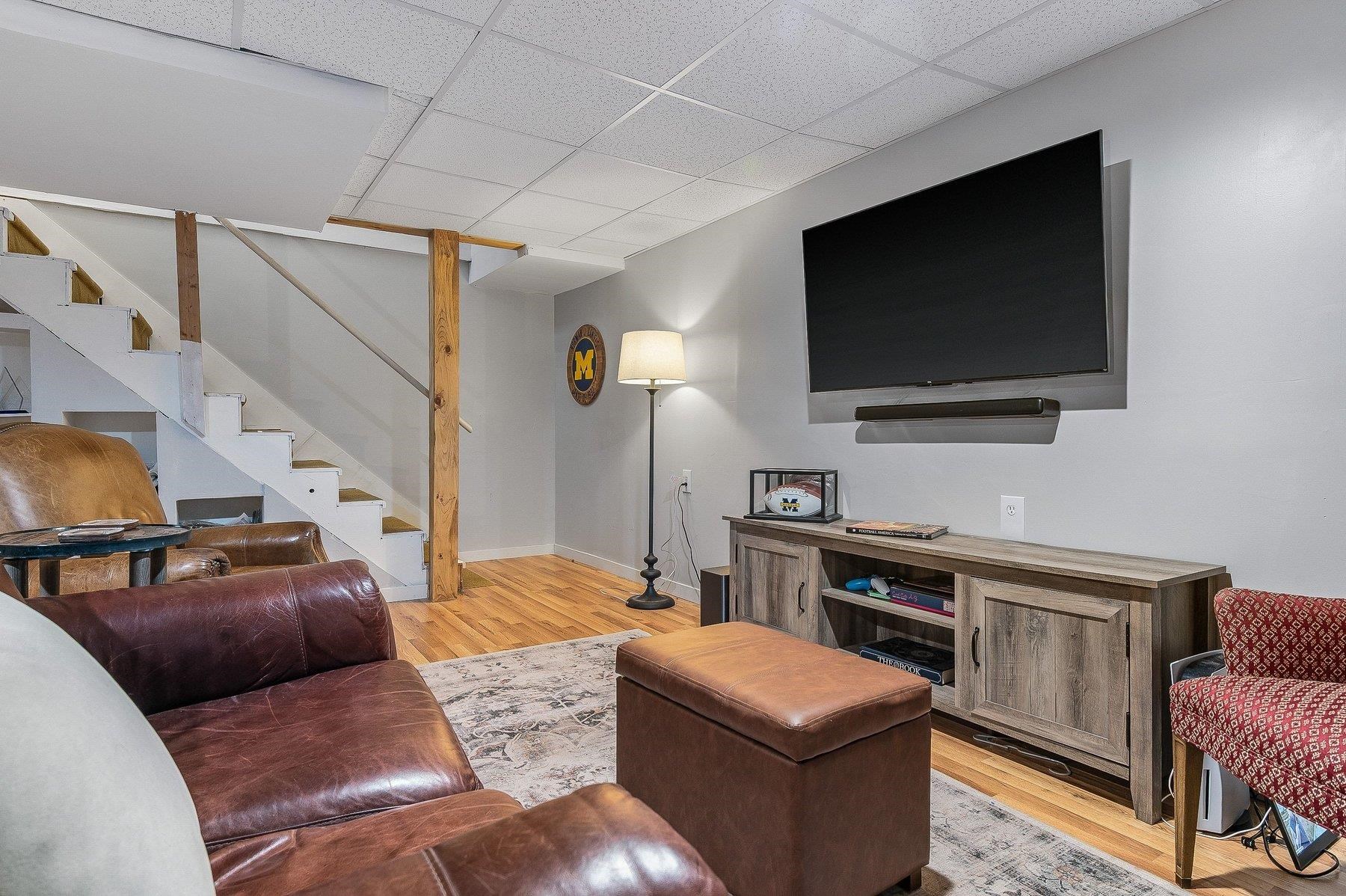 26 Pheasant Run Ln, Stratham, NH 03885