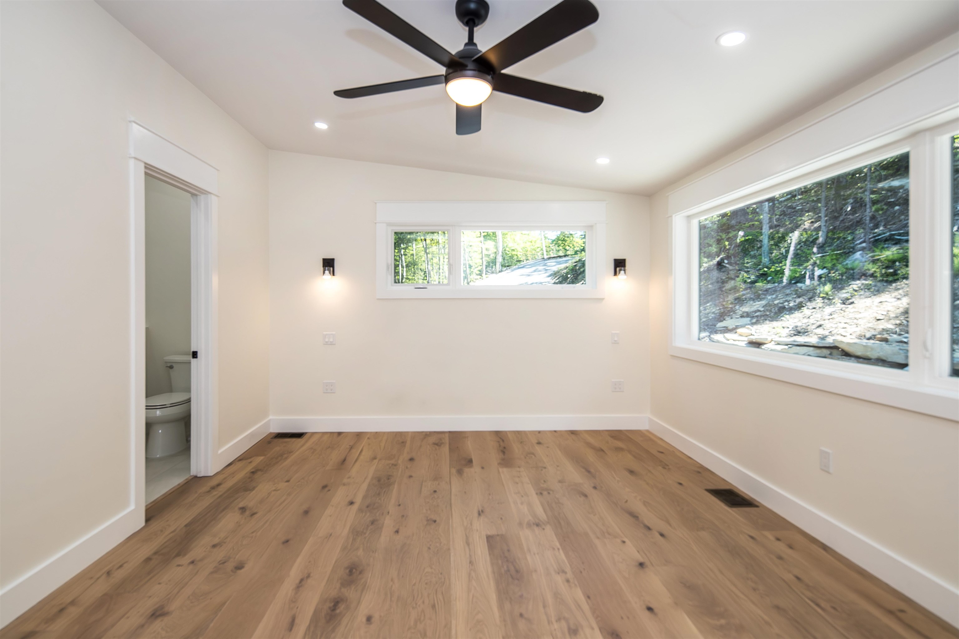 Primary bedroom 25524722