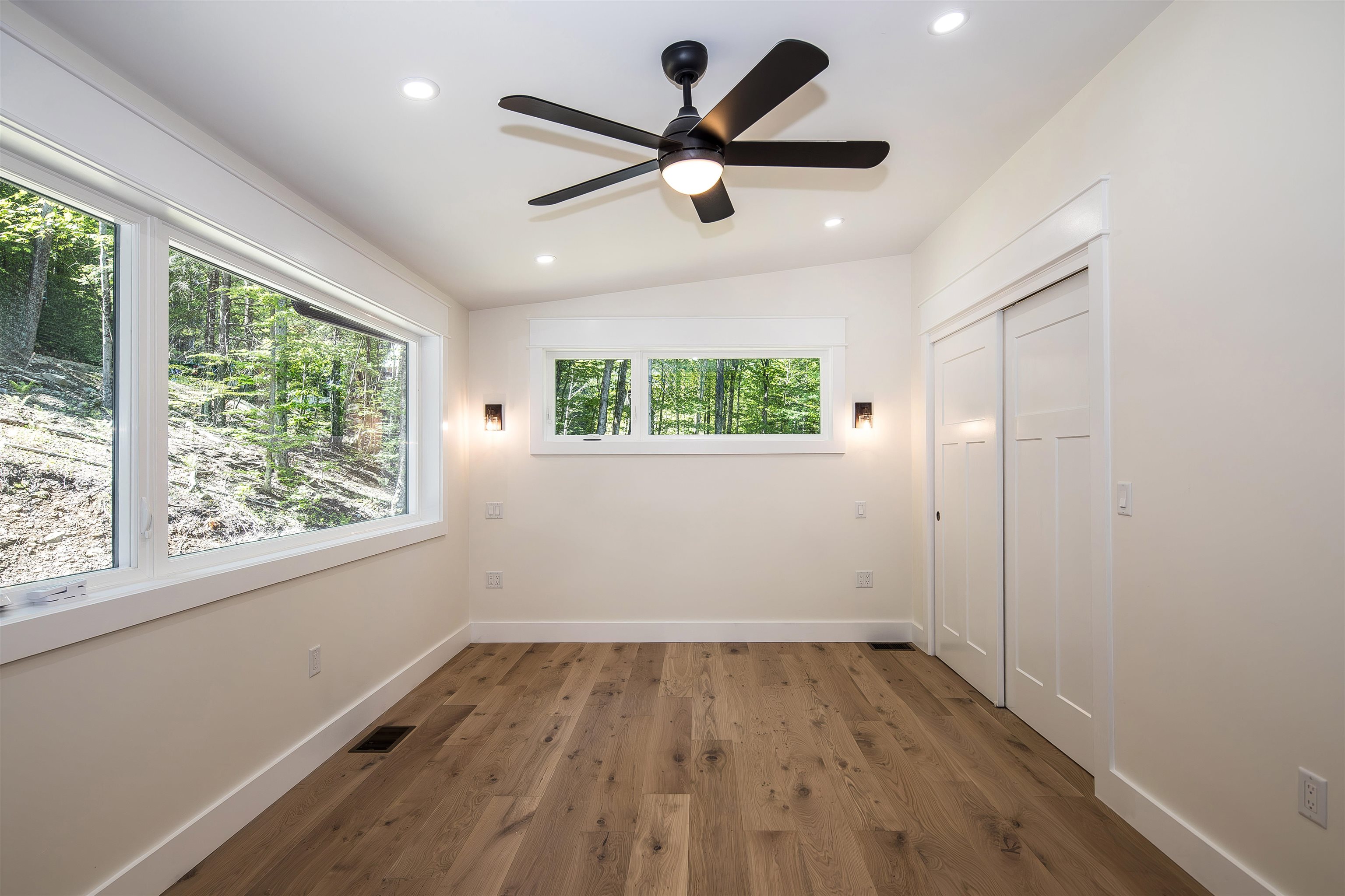 Second first floor bedroom 25524719