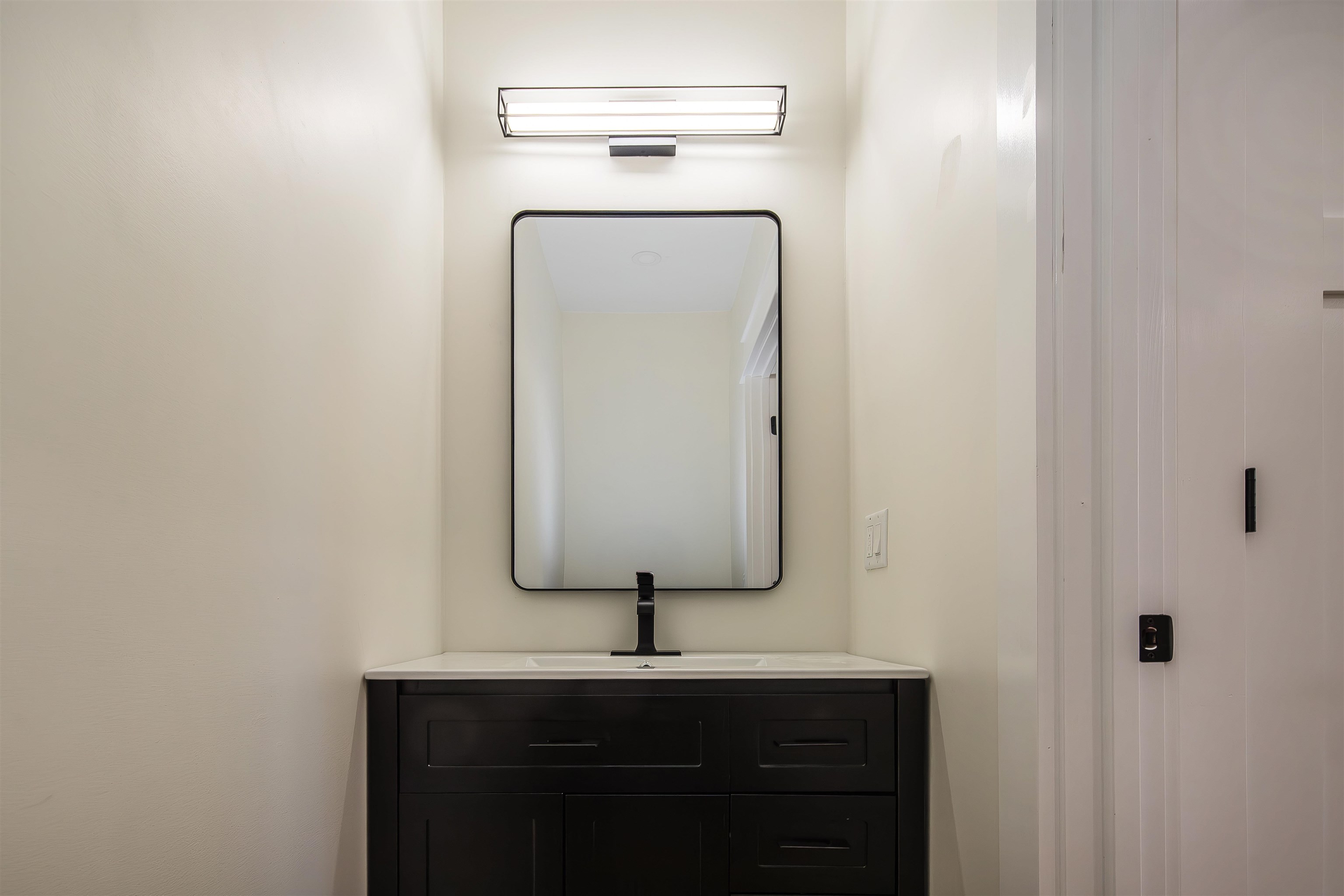 Wonderful details and choice of fixtures 25524695