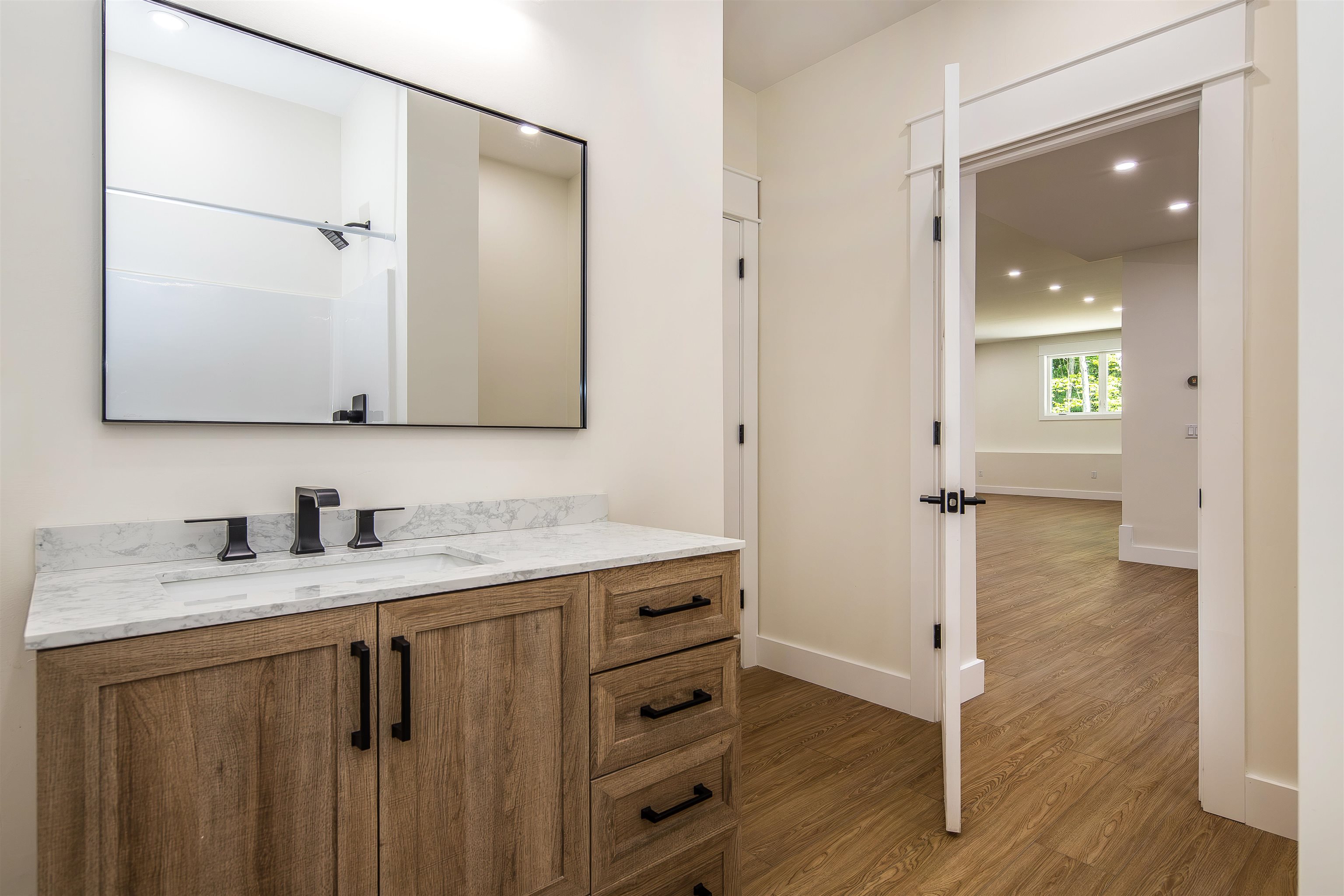 Full bath on lower level 25524740