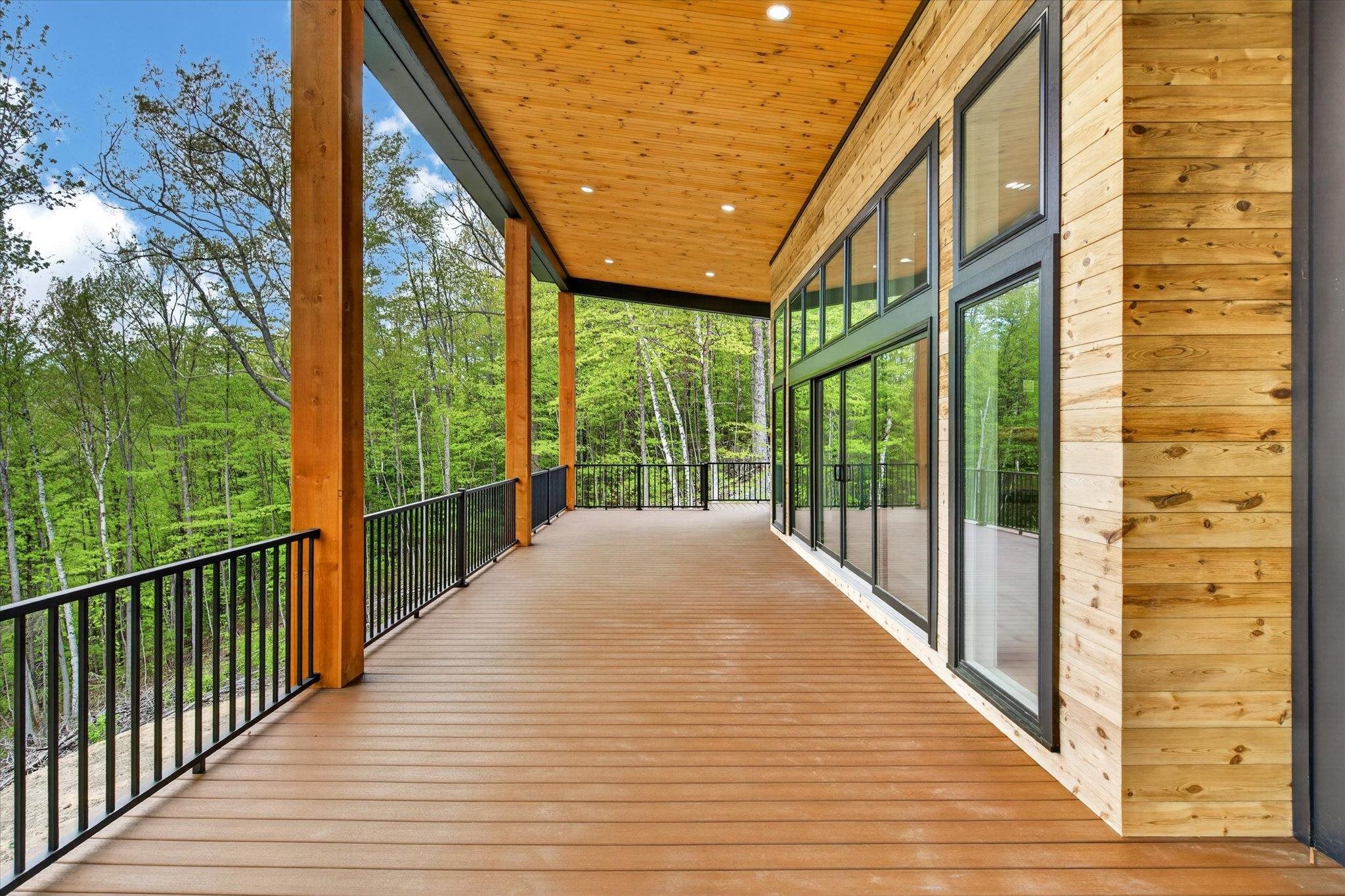 Expansive deck 25342114