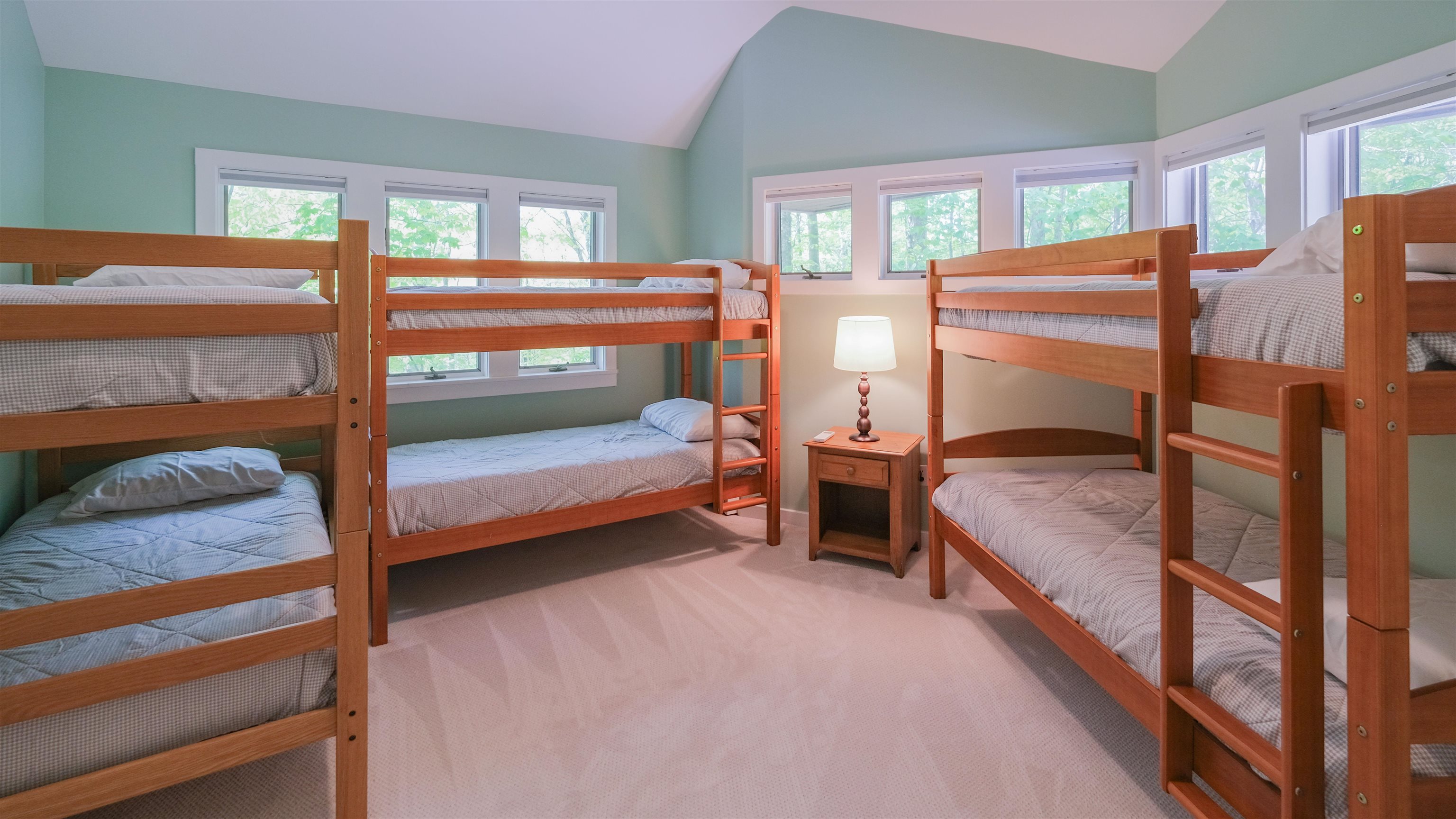 Bunk room 25343299