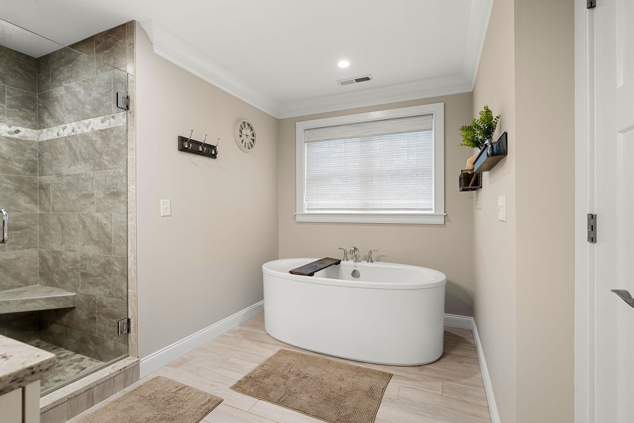 10 Lilac Ct, Bedford, NH 03110