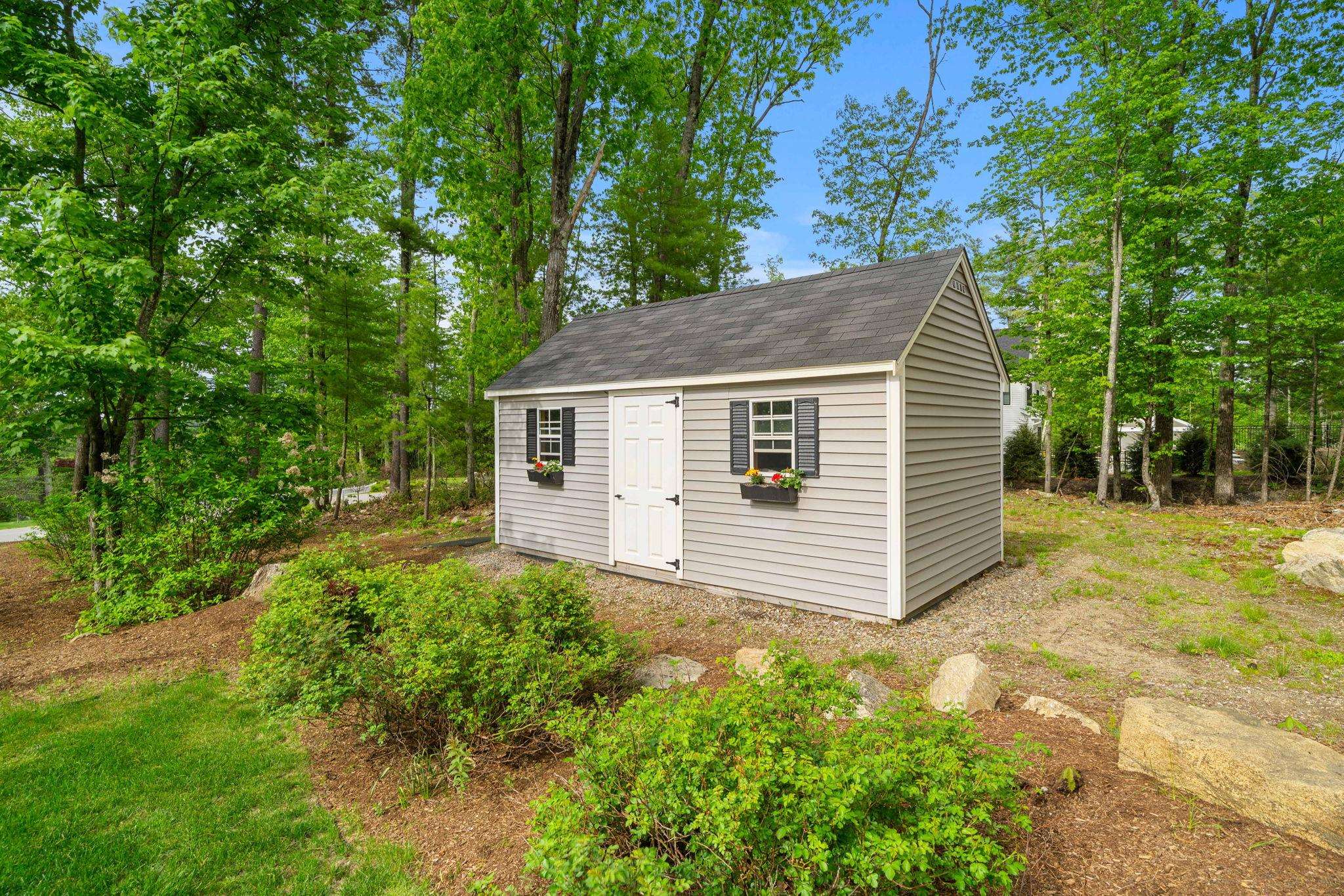 10 Lilac Ct, Bedford, NH 03110