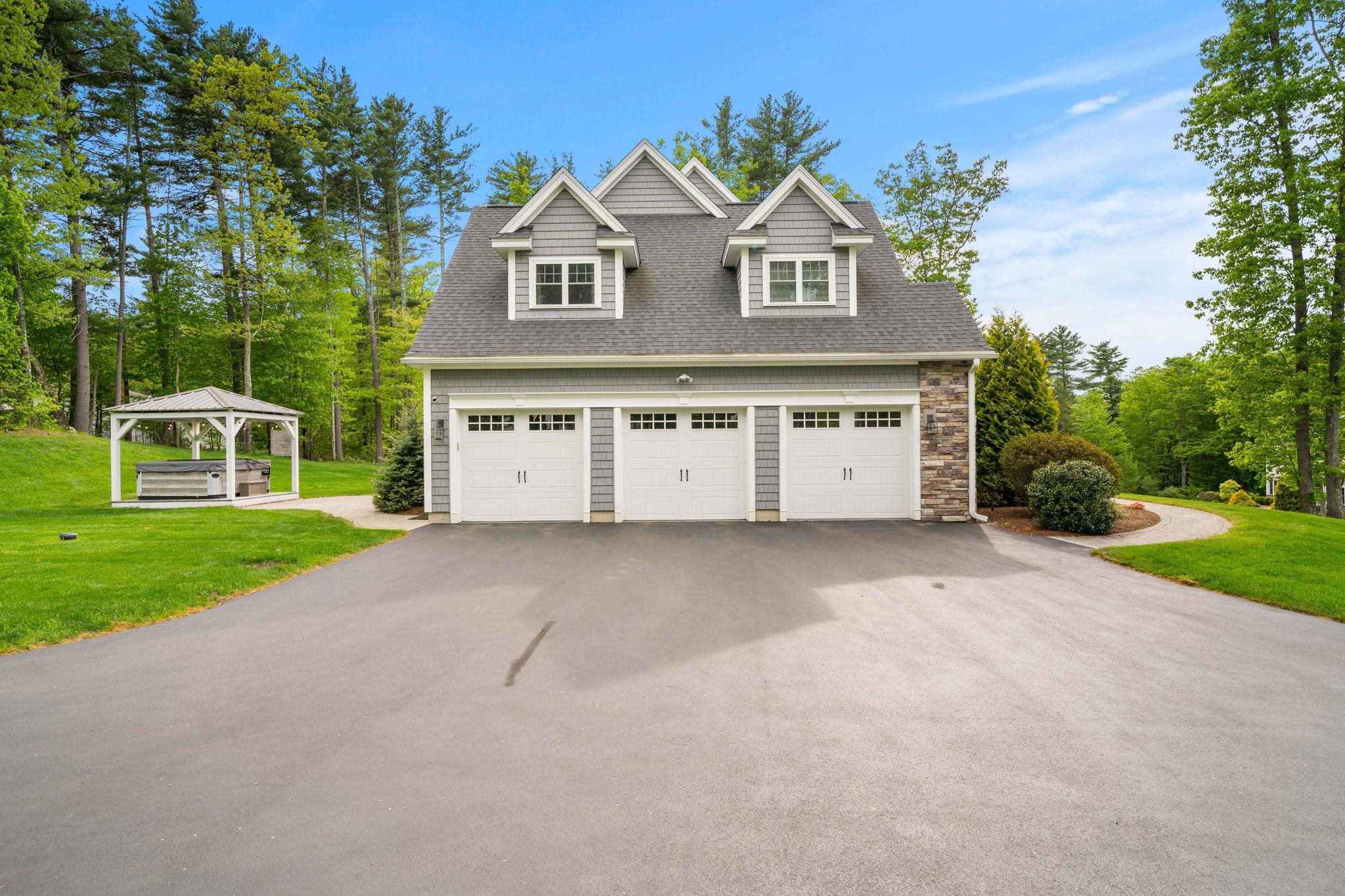 10 Lilac Ct, Bedford, NH 03110
