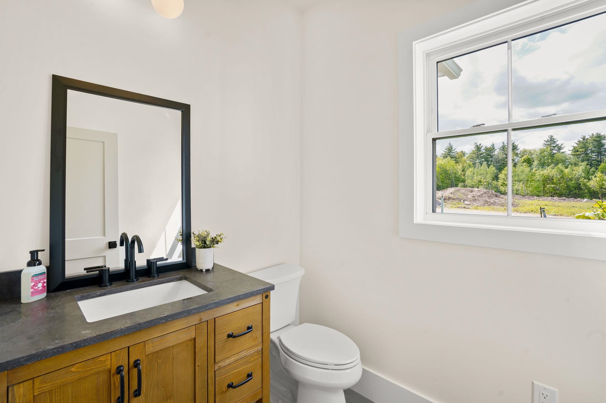 32 Colby Farm Rd, Chester, NH 03036