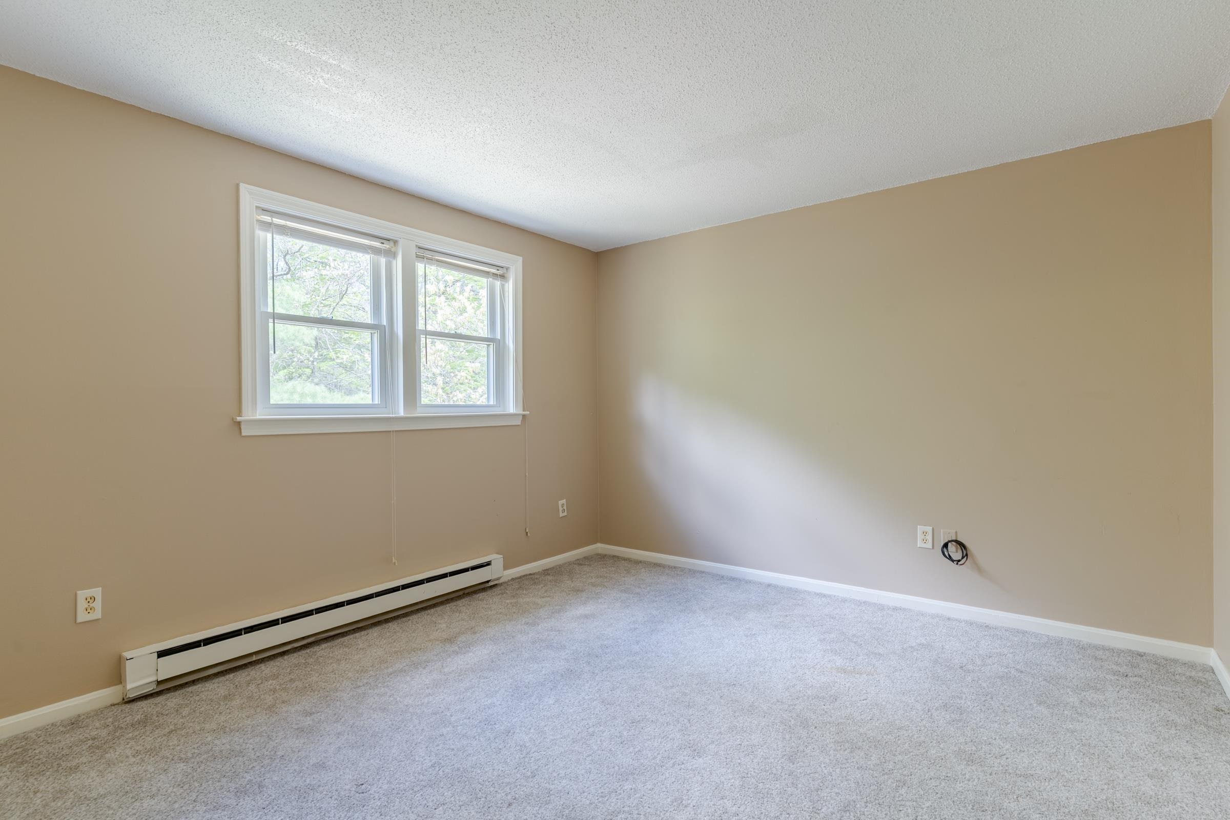 206 Hampstead Rd, Derry, NH 03038