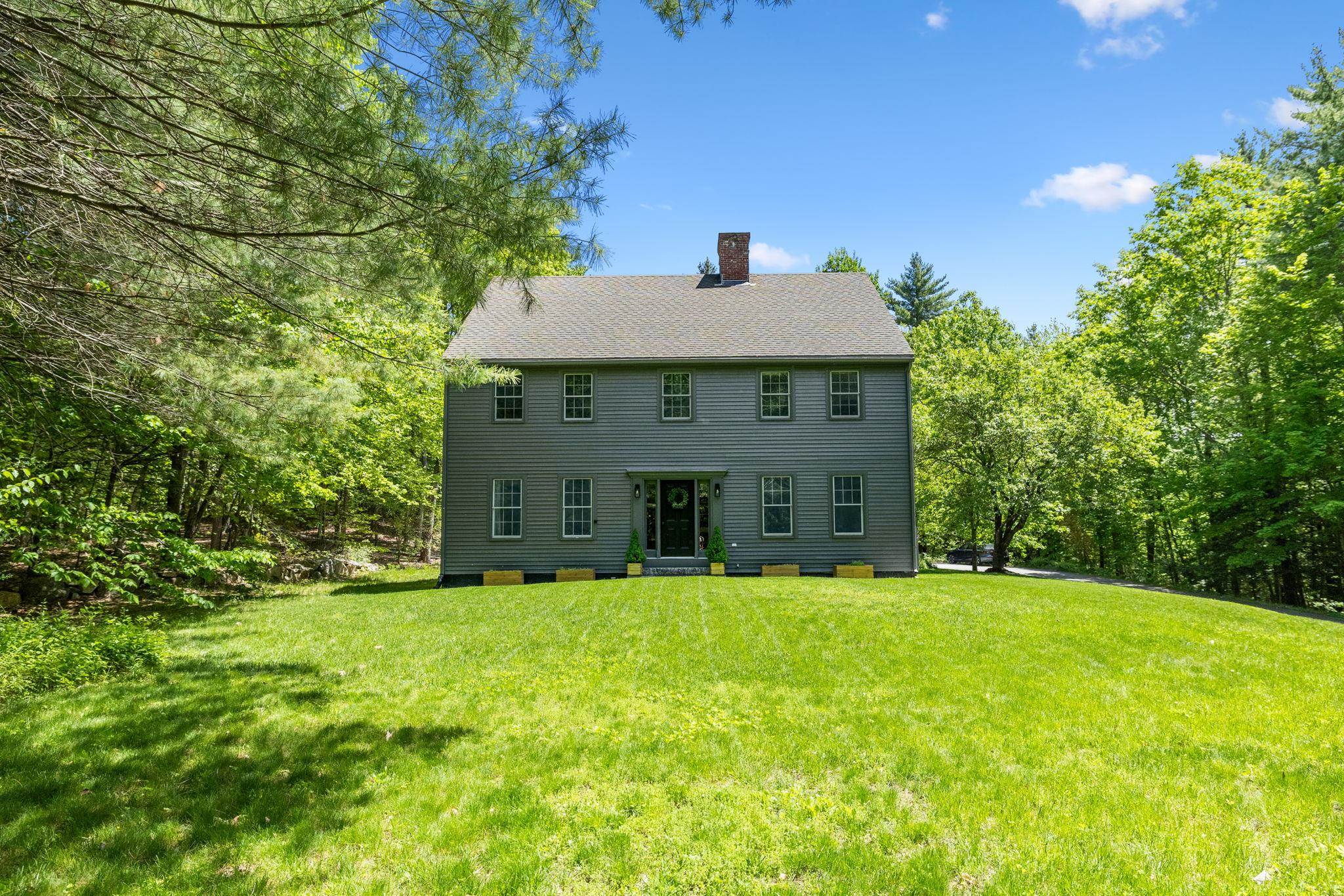 301 Galloping Hill Rd, Hopkinton, NH 03229