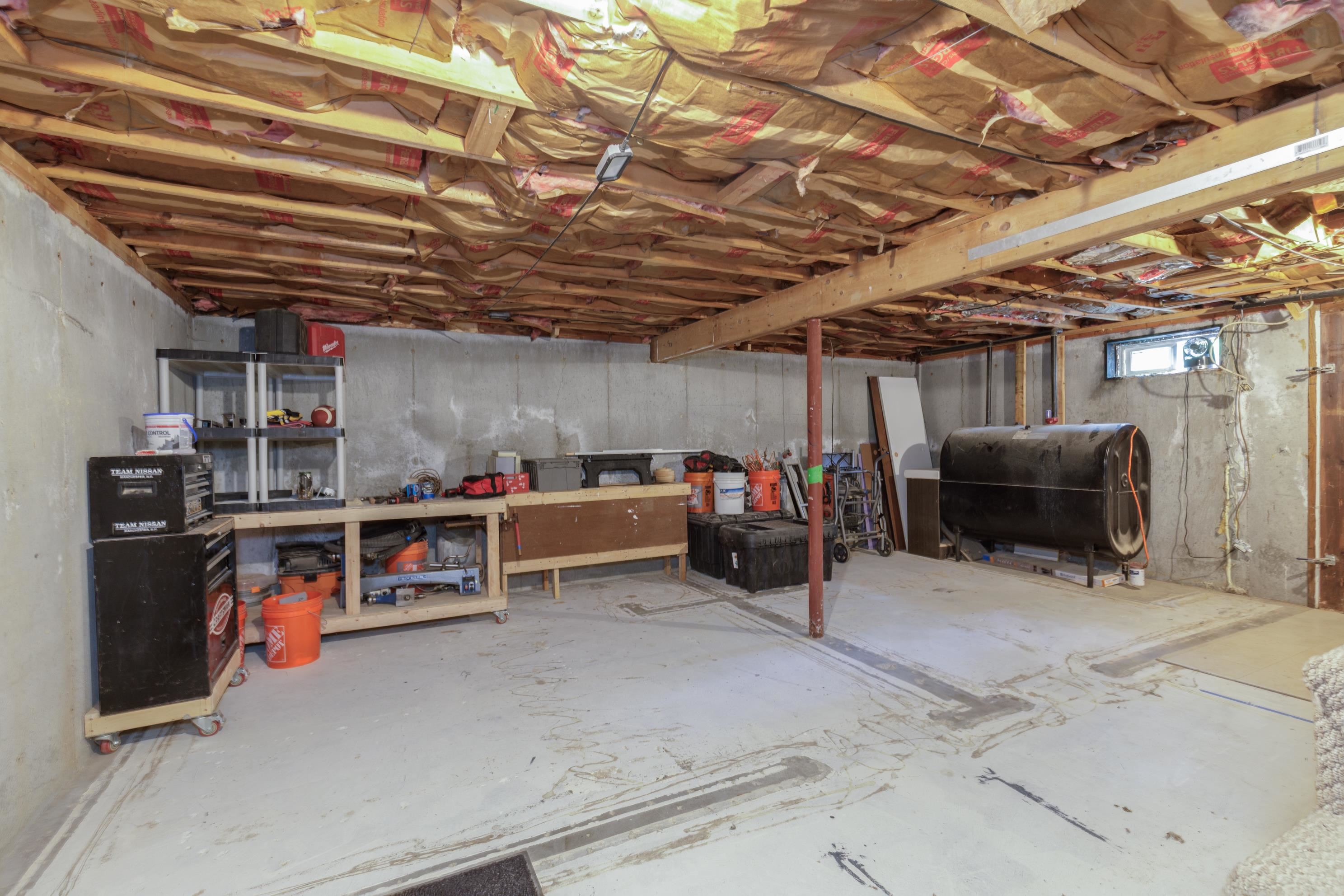 8 Midridge Cir, Londonderry, NH 03053