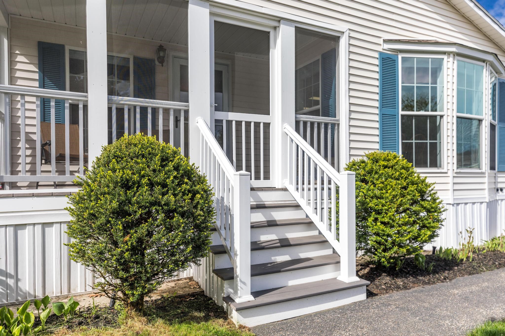 27 Watercress Dr, Rochester, NH 03868
