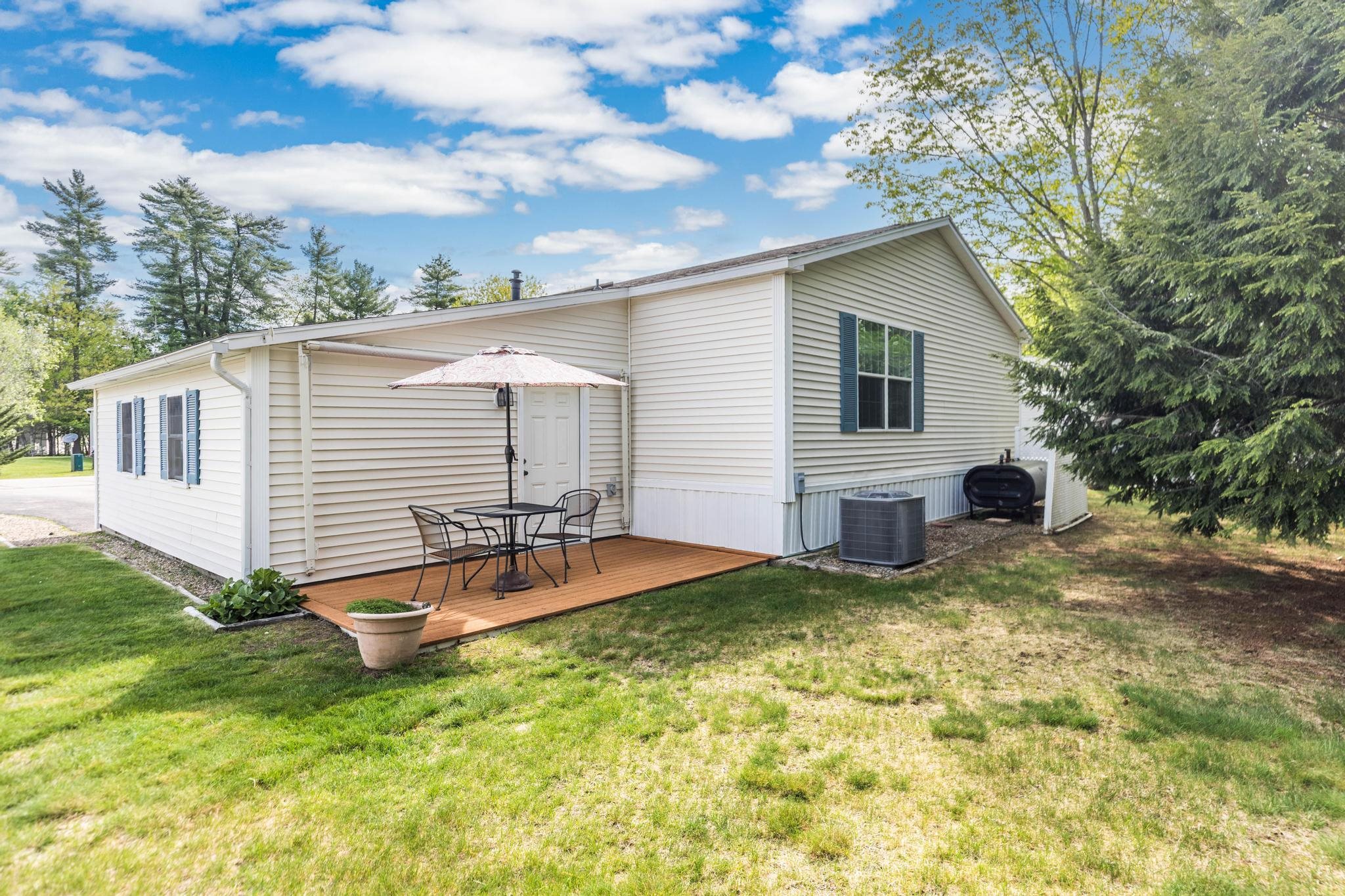 27 Watercress Dr, Rochester, NH 03868