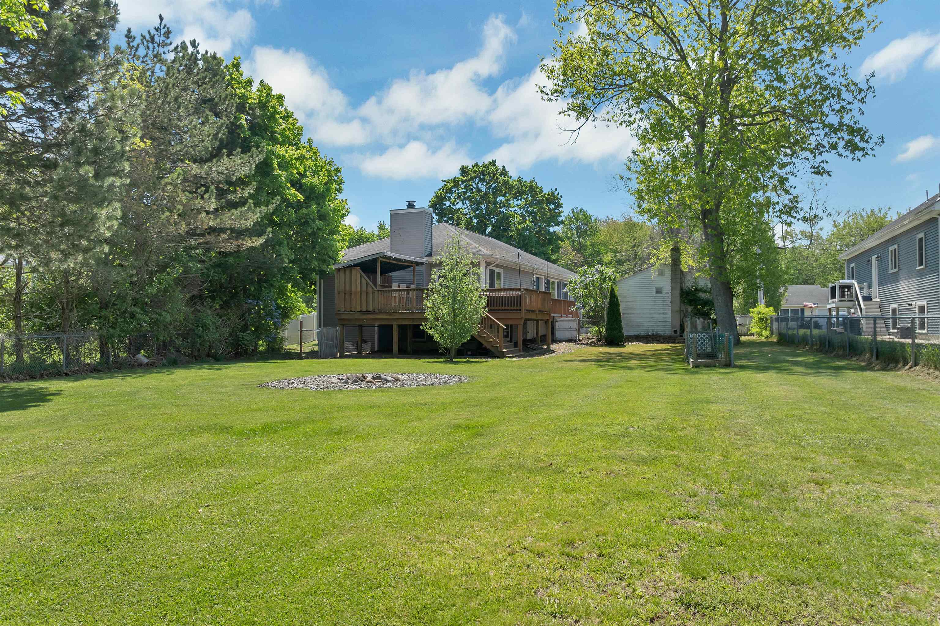 15 Adams Ave, Seabrook, NH 03874