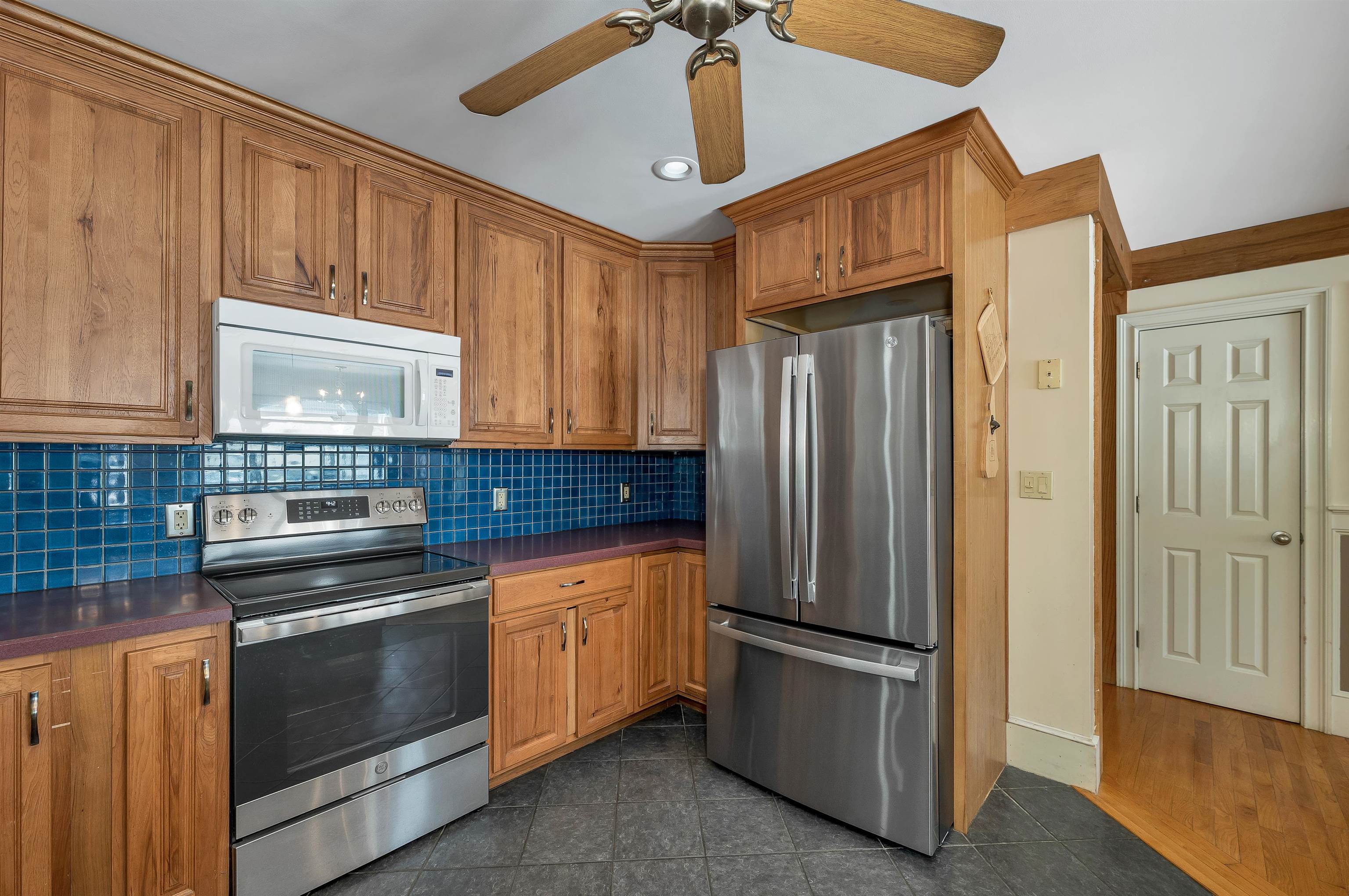 15 Adams Ave, Seabrook, NH 03874