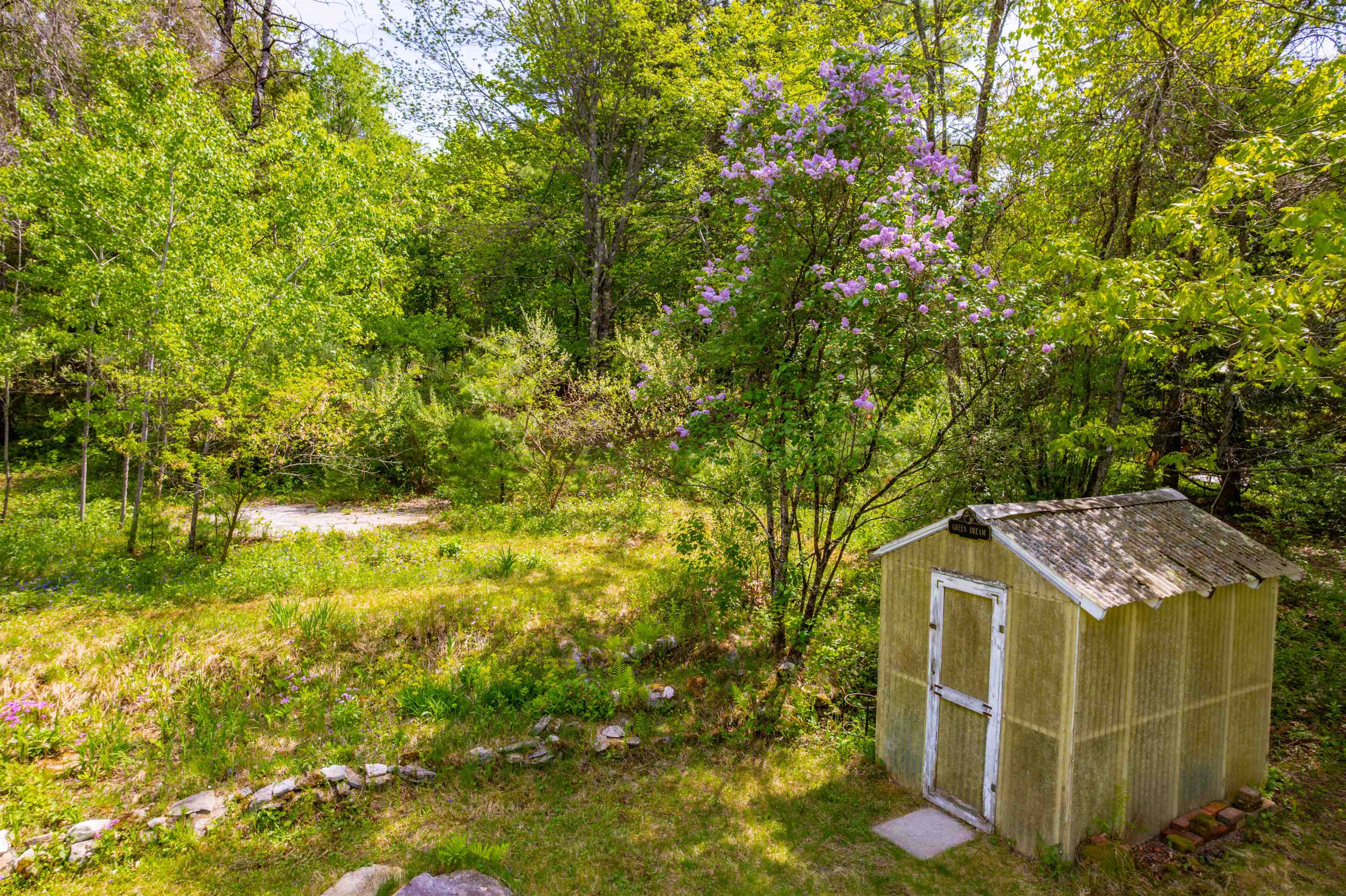Comes with an old shed! 25346079