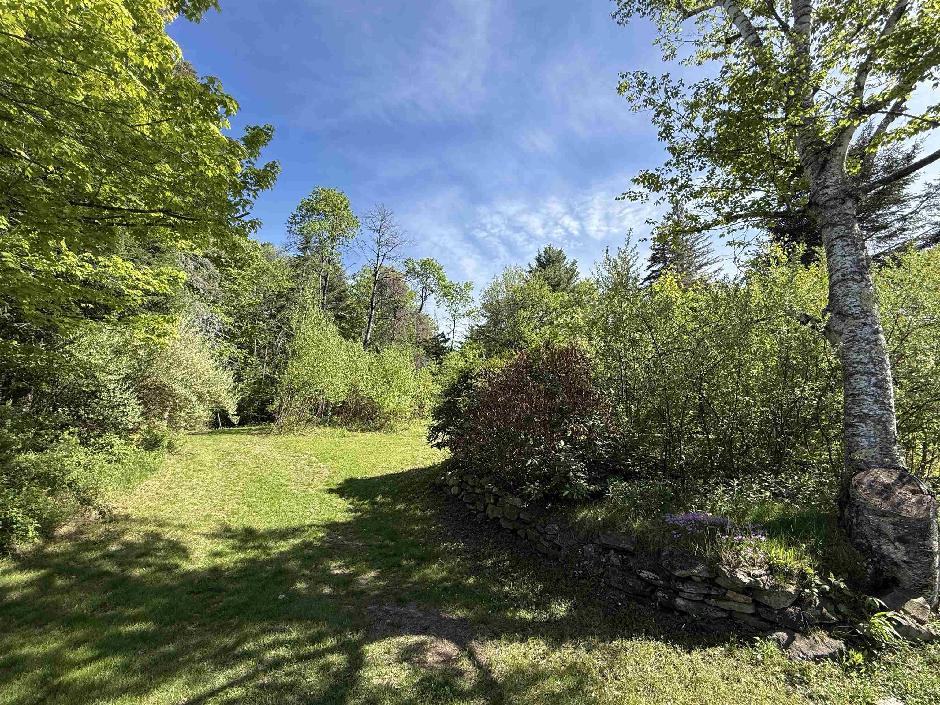 Pre-existing stone wall at road 25346106