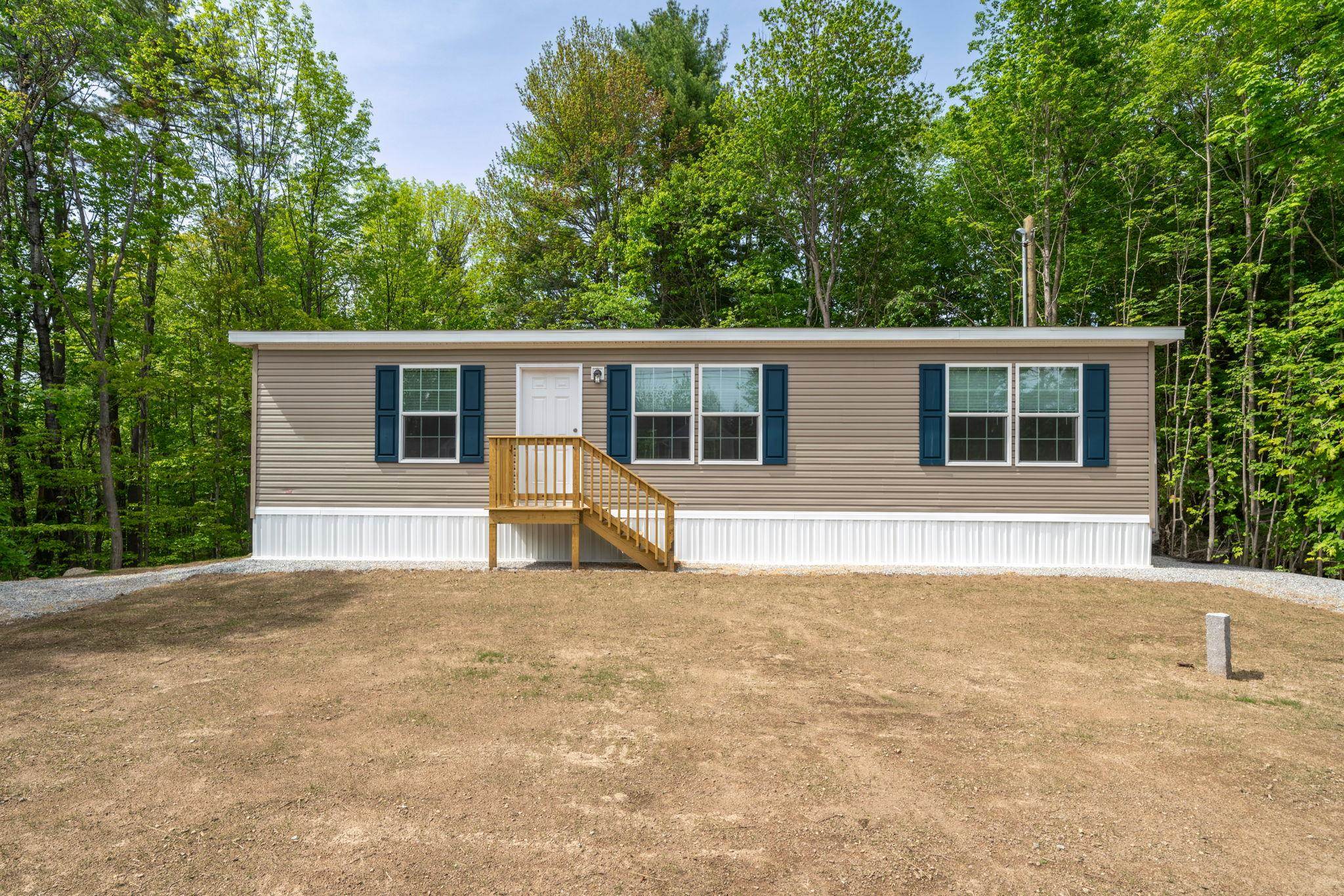 11 Hill St, Hillsborough, NH 03244