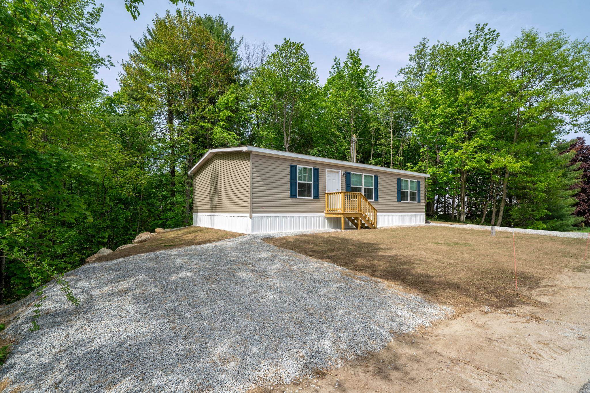 11 Hill St, Hillsborough, NH 03244