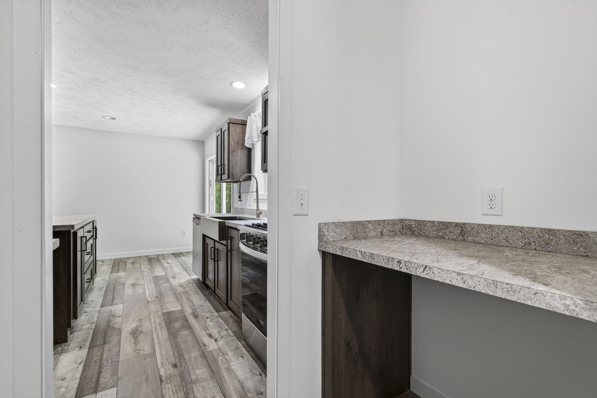 11 Hill St, Hillsborough, NH 03244