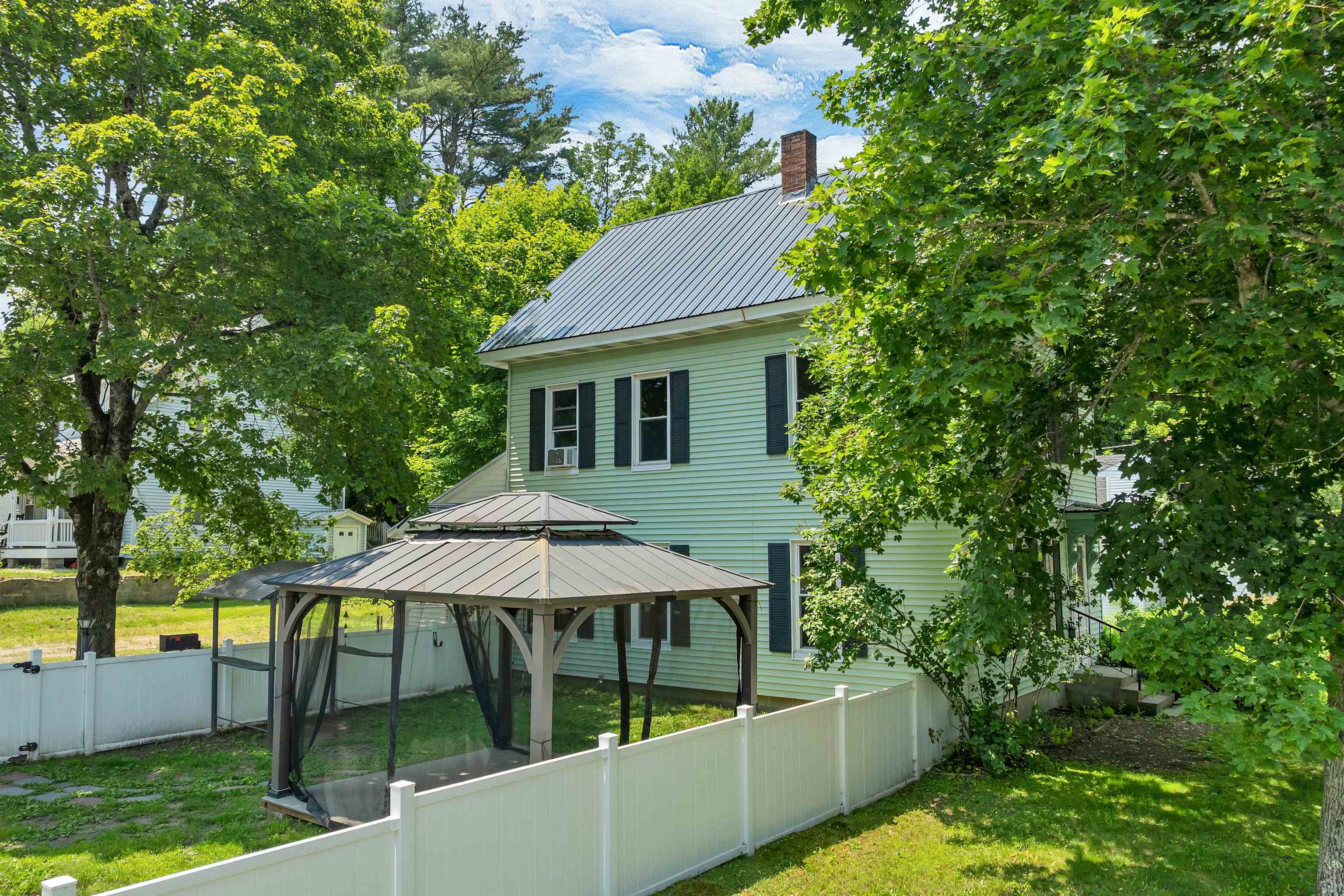 37 Merrill St, Plymouth, NH 03264