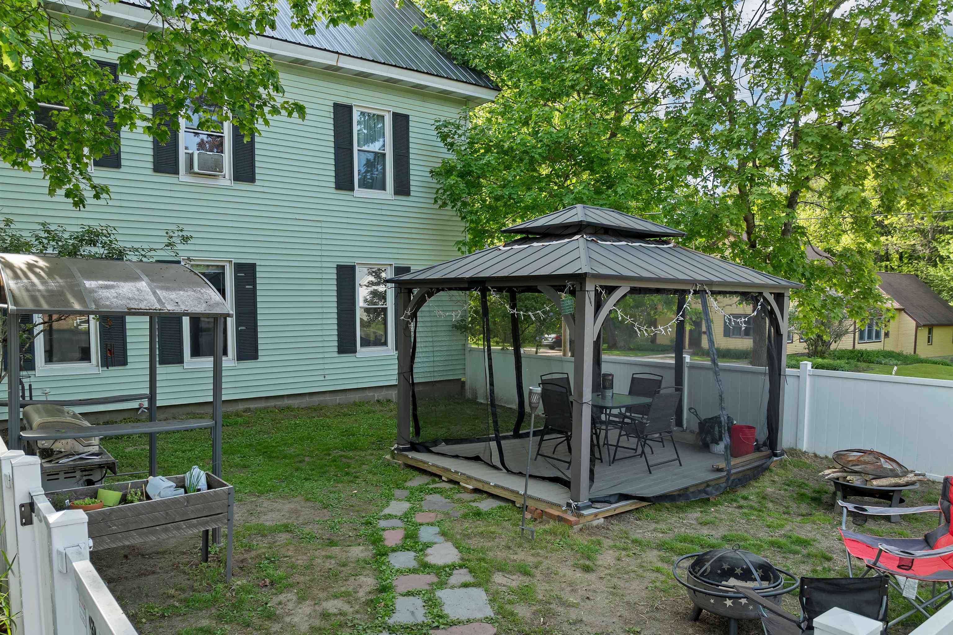 37 Merrill St, Plymouth, NH 03264