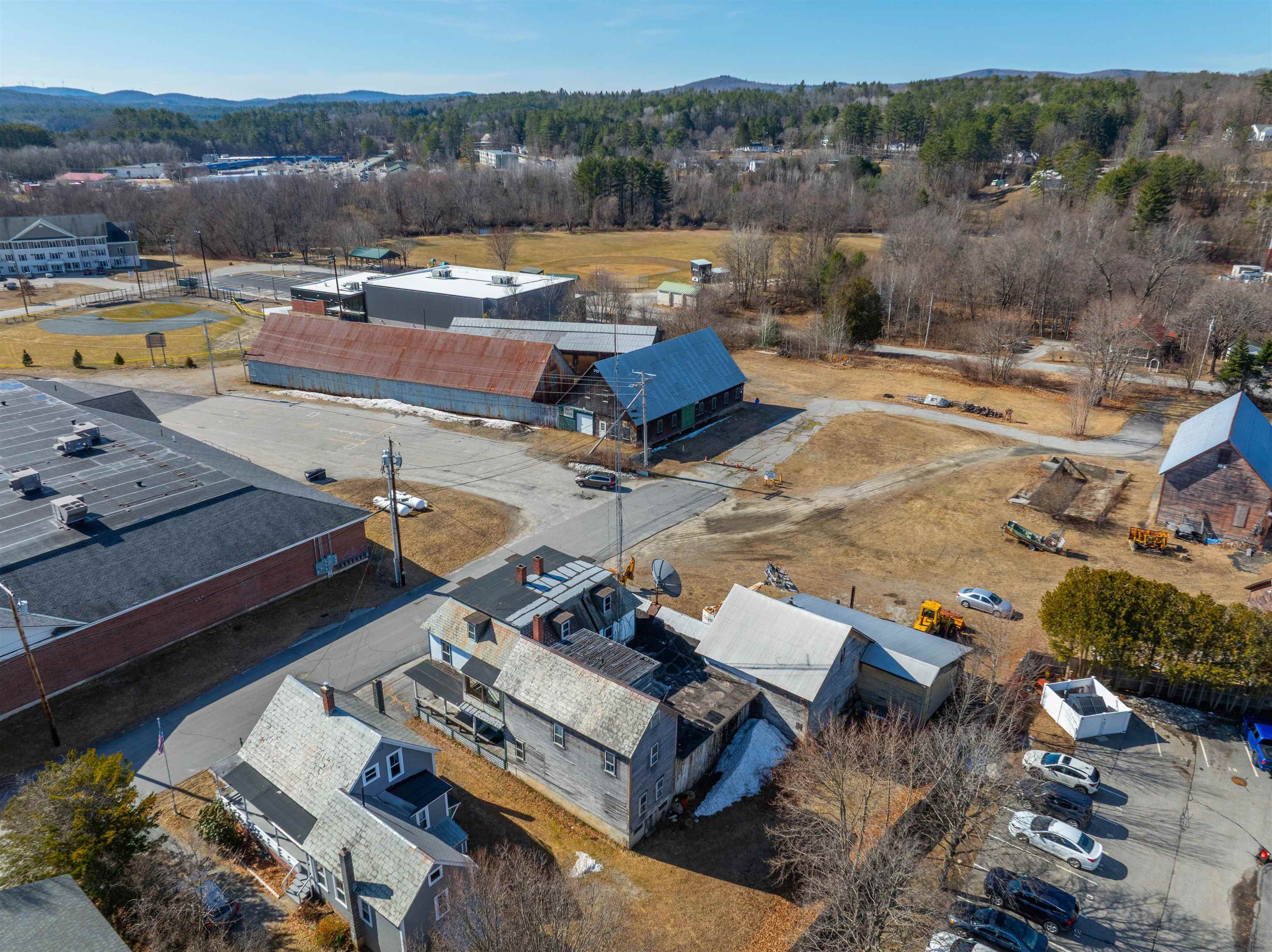 29 Pearl St, Newport, NH 03773