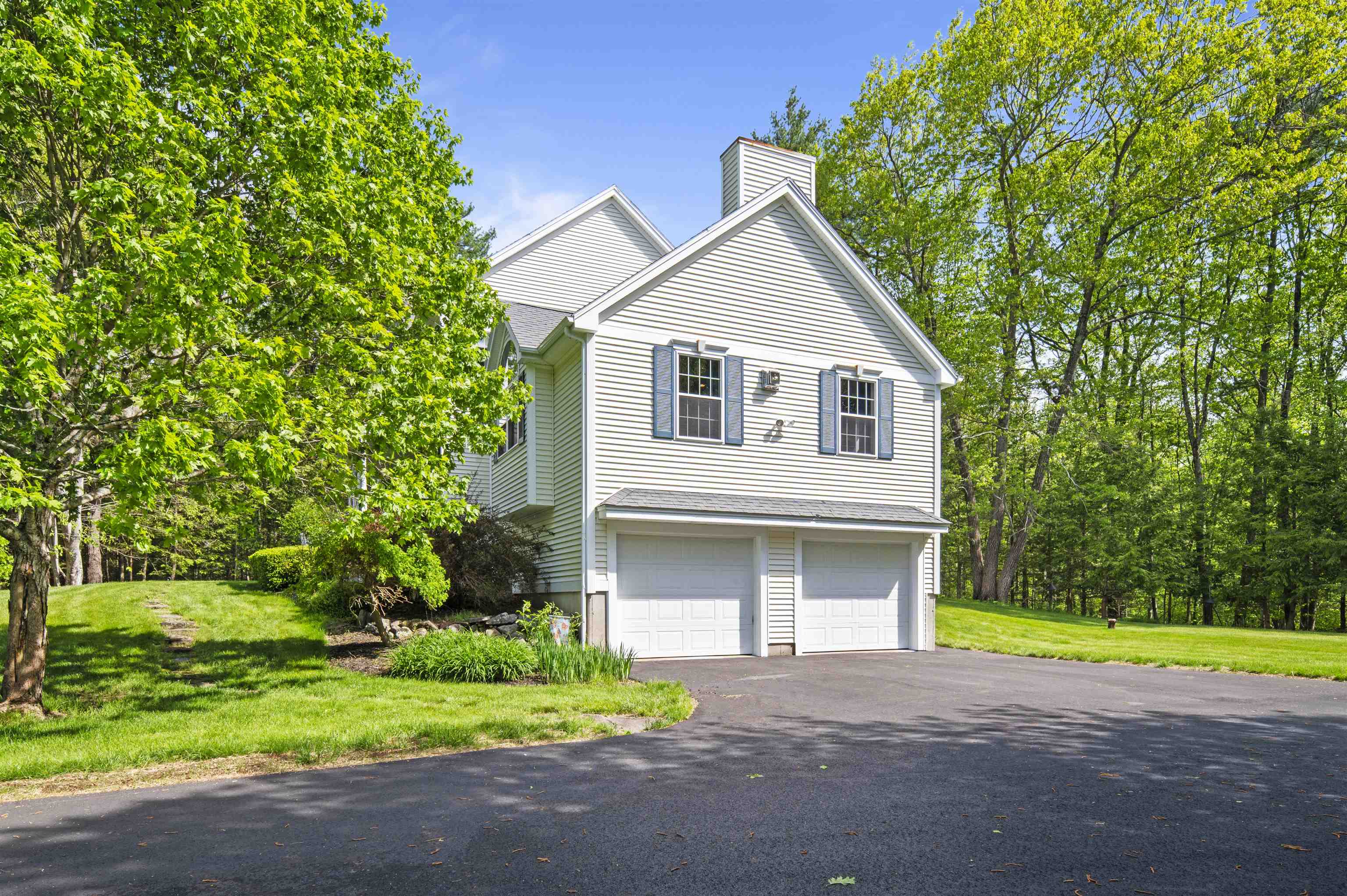 3 Deerhaven Dr, Exeter, NH 03833