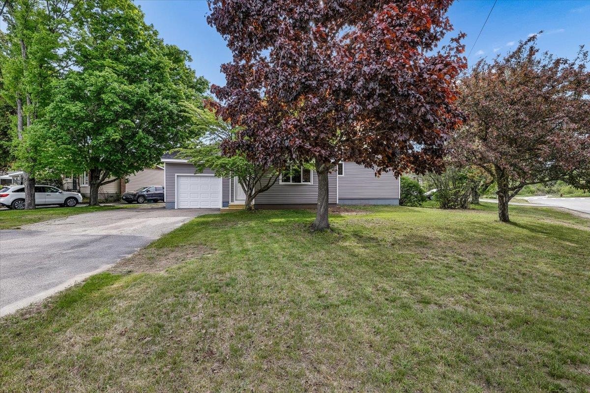 38 Western Ave, Rochester, NH 03867