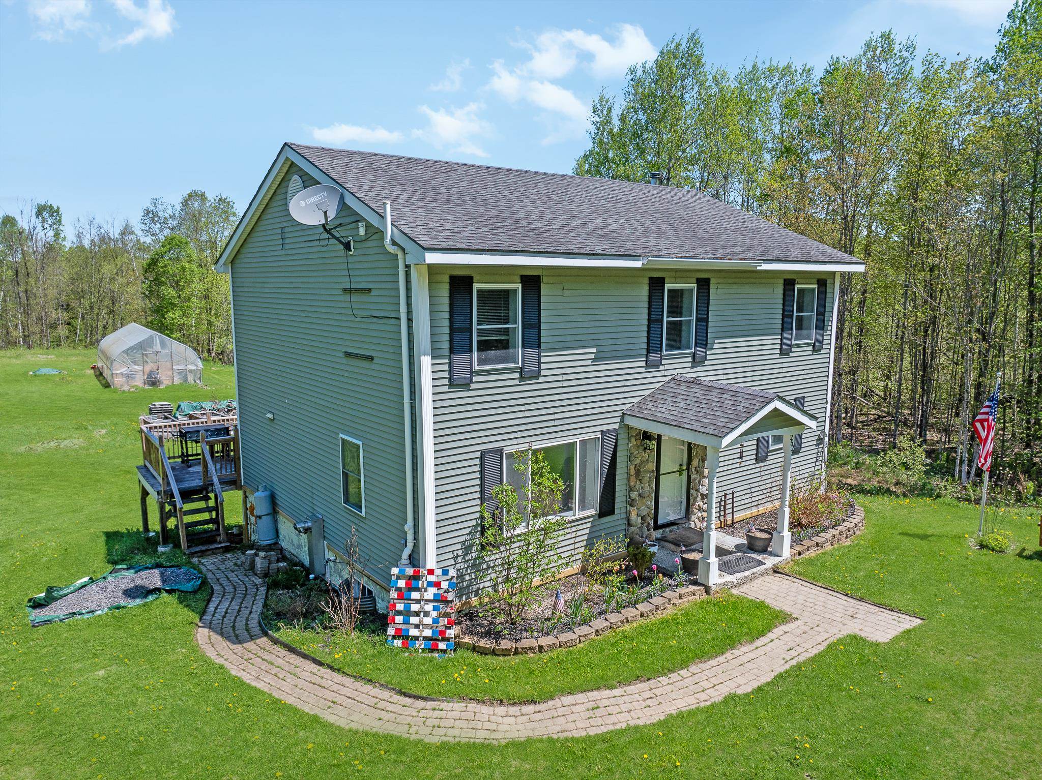 252 Moose Mountain Dr, Stewartstown, NH 03576