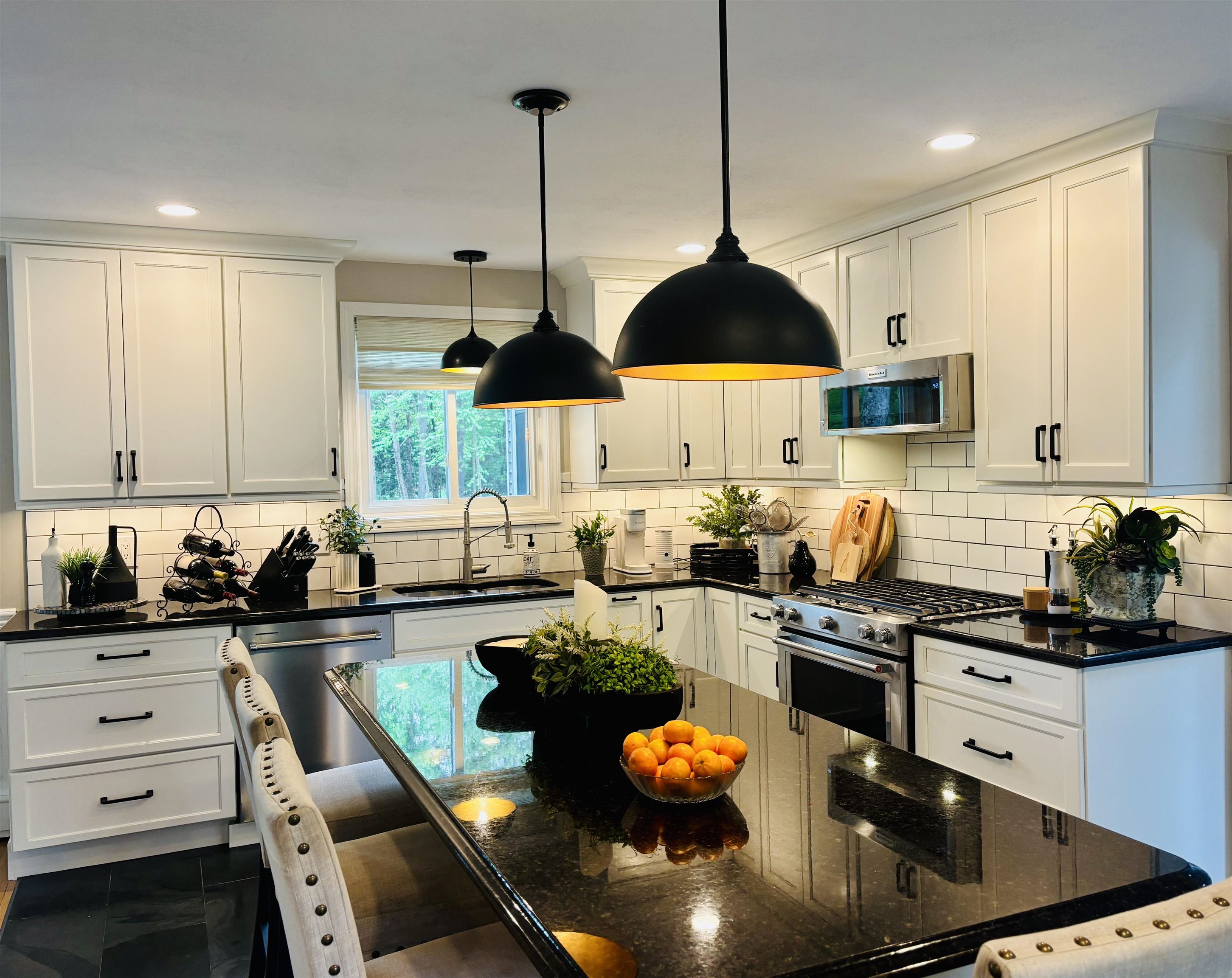 71 Wentworth Dr, Bedford, NH 03110
