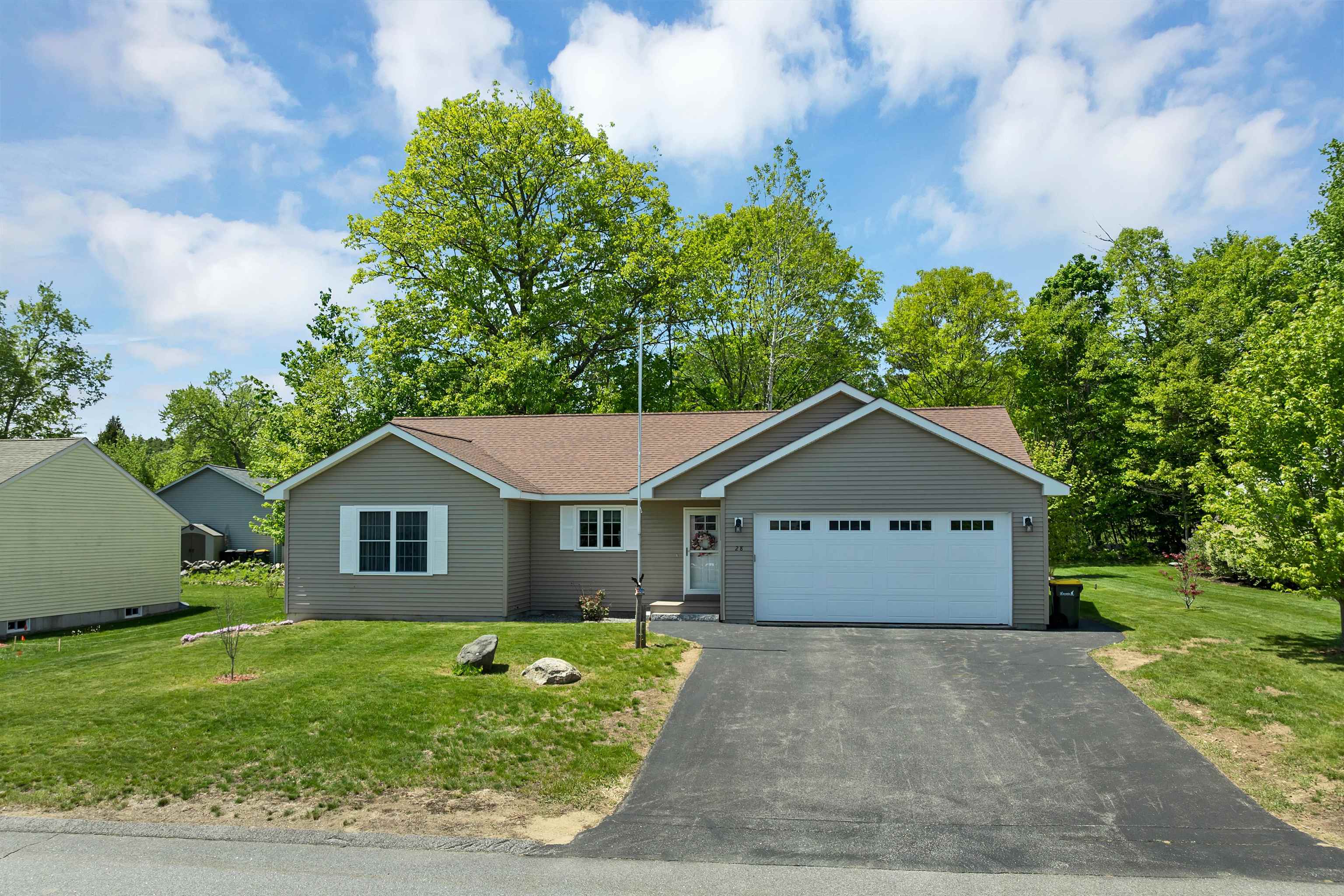 28 Linny Ln, Laconia, NH 03246