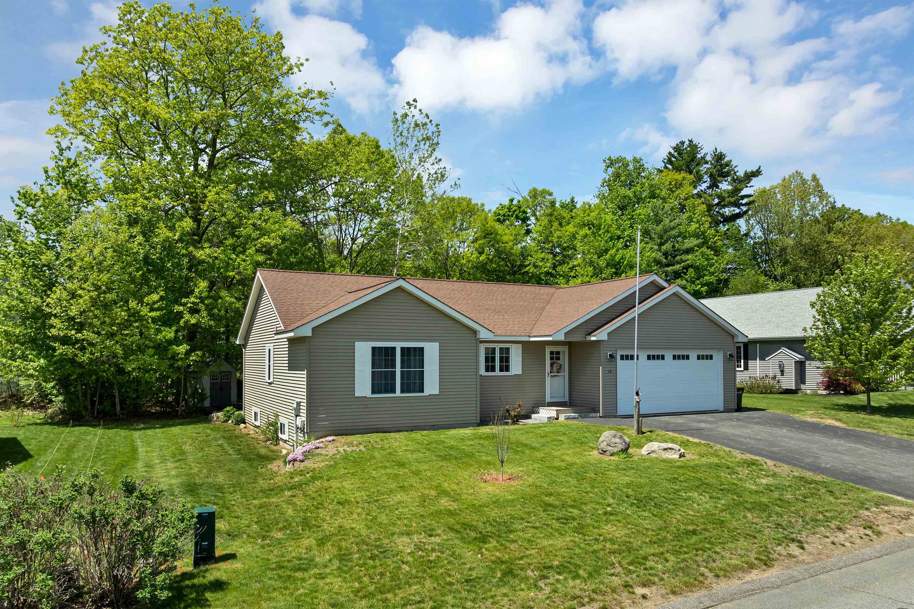 28 Linny Ln, Laconia, NH 03246