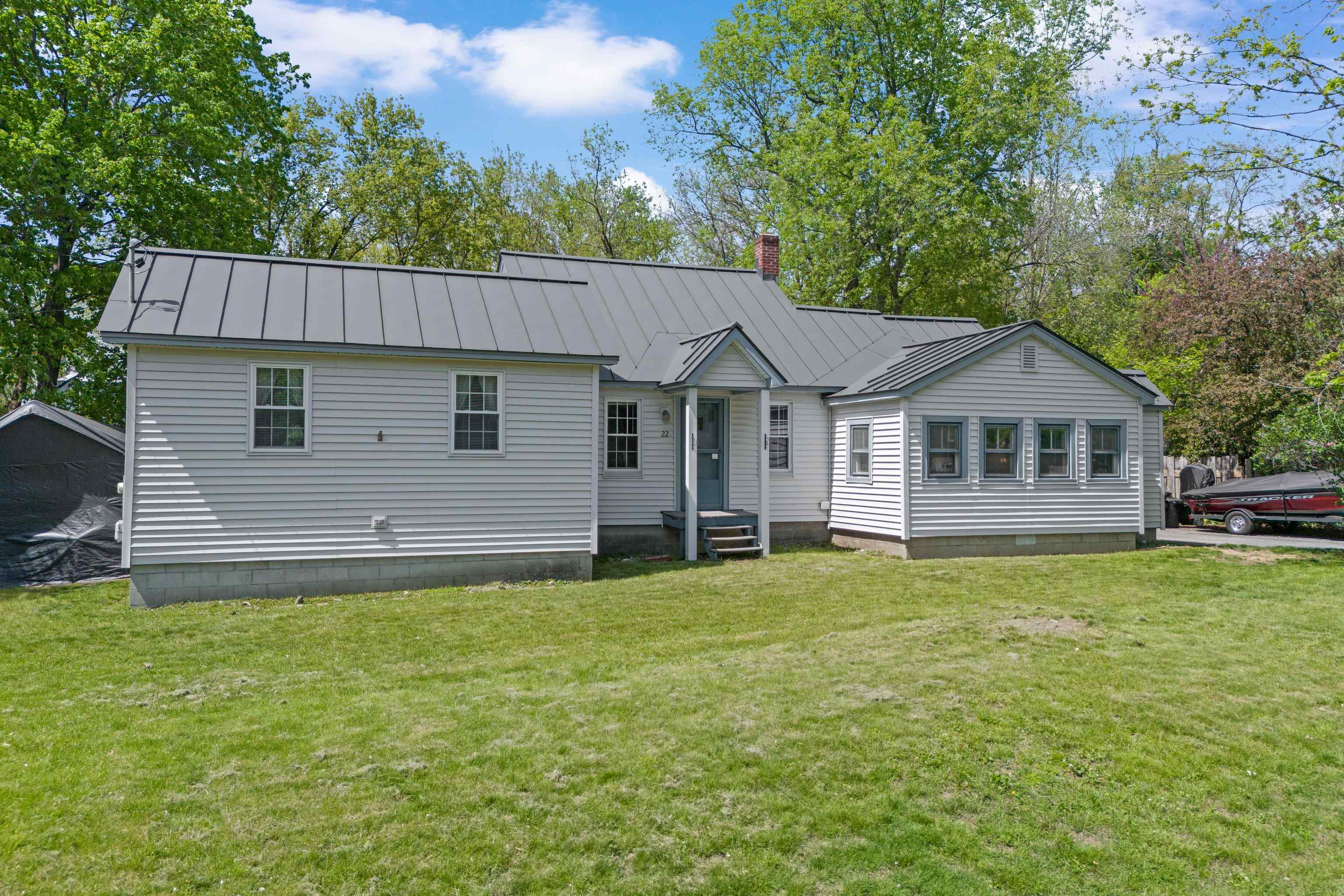 22 Second St, Claremont, NH 03743