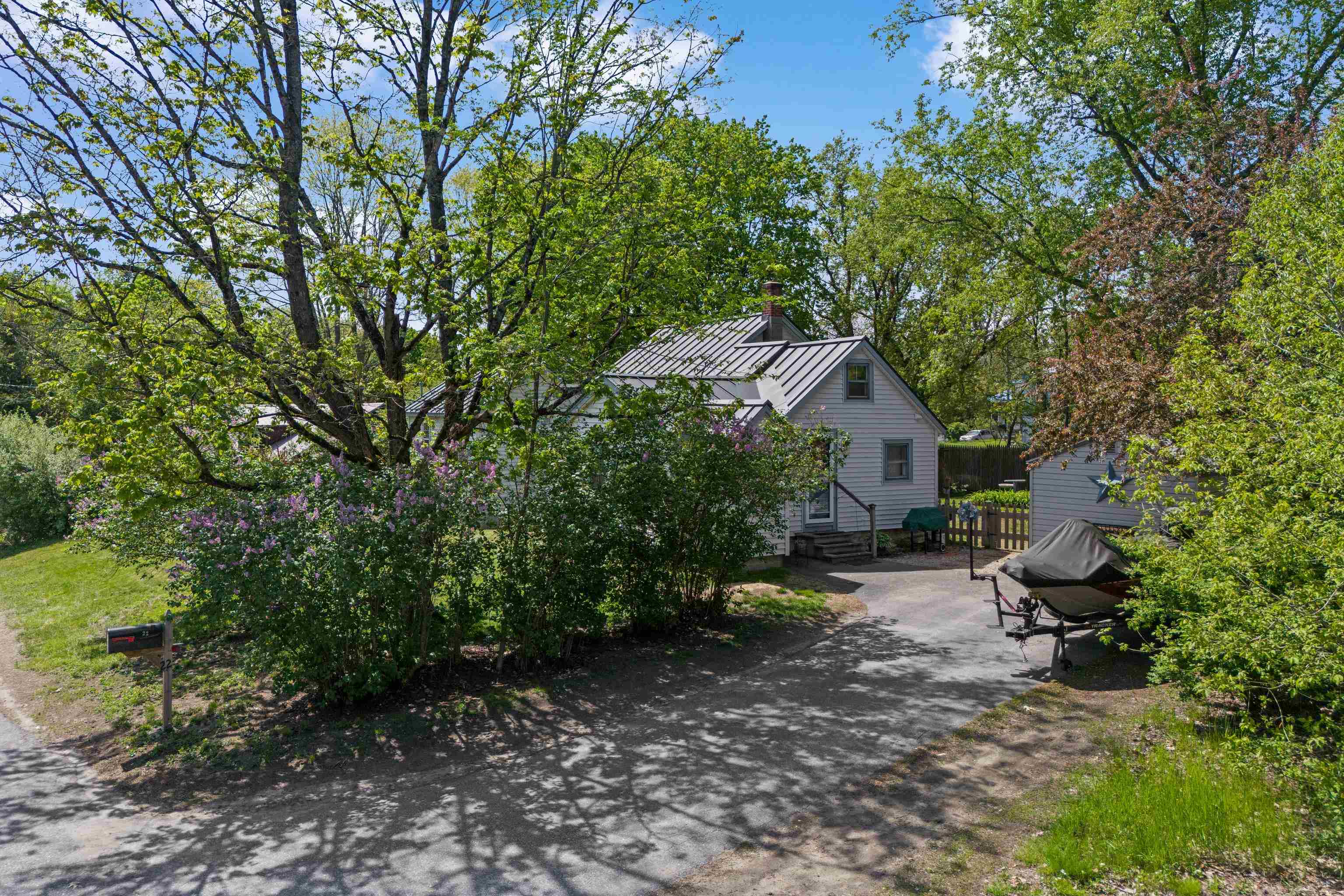22 Second St, Claremont, NH 03743